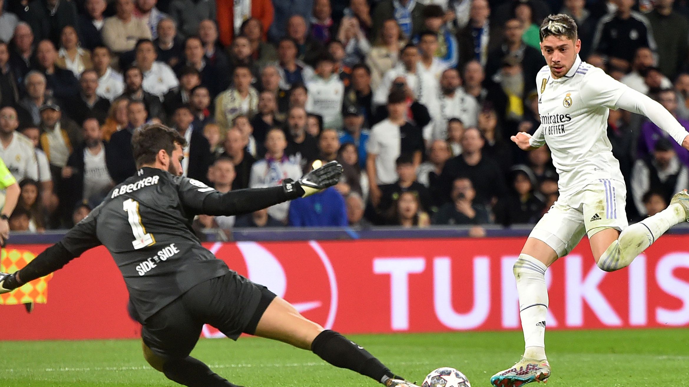 Alisson fez ótima partida contra o Real Madrid (Crédito: Getty Images)