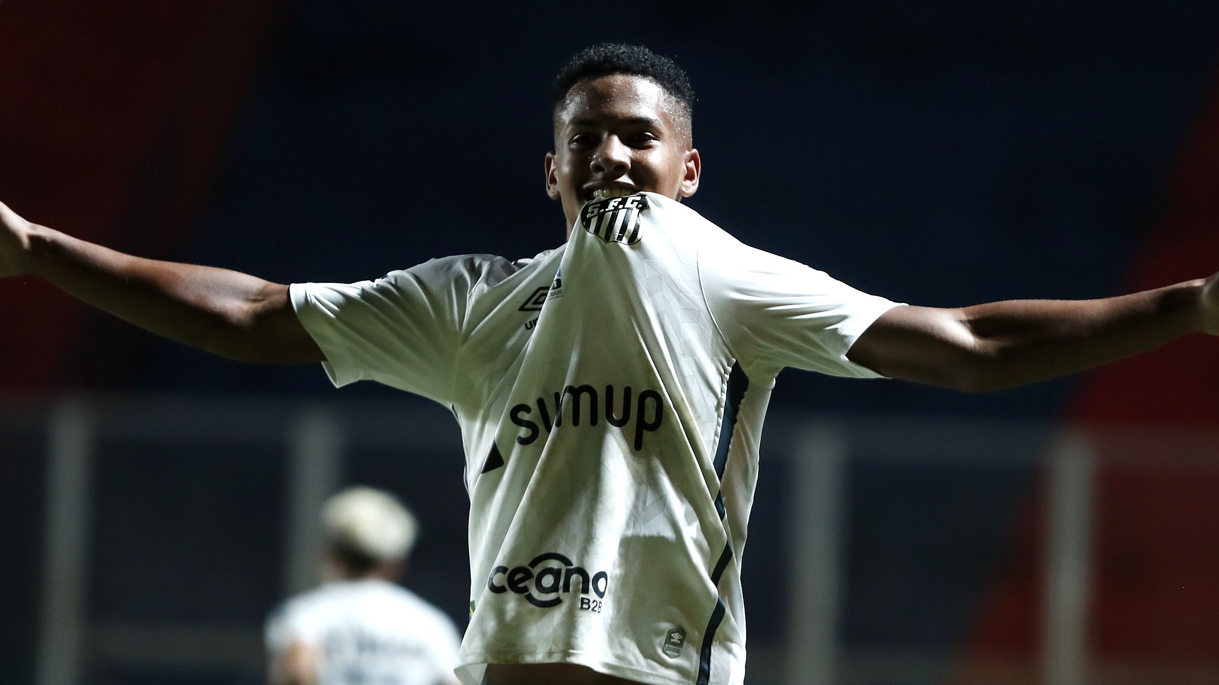 Ângelo comemorando gol pelo Santos (Crédito: Getty Images)