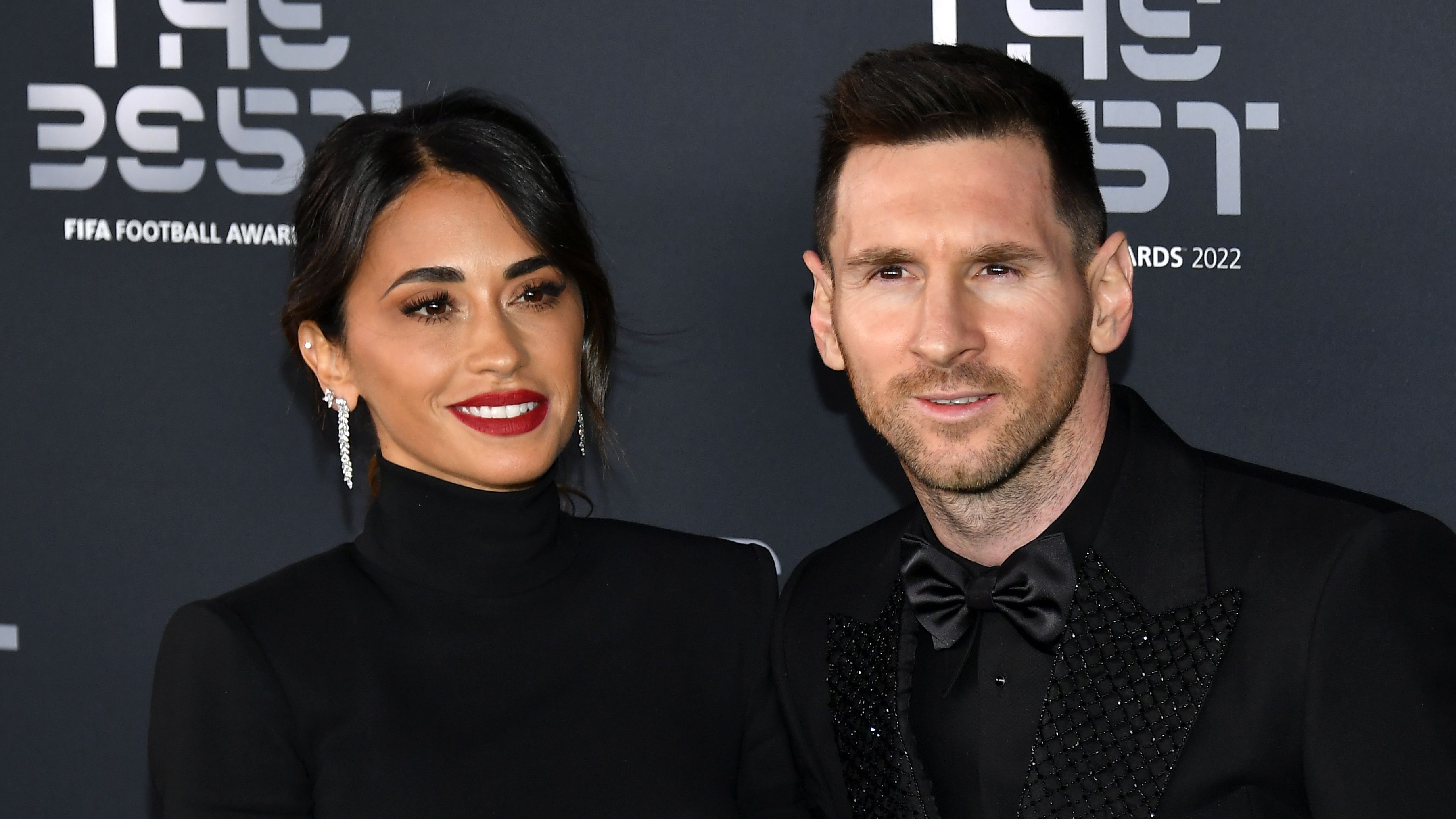 Antonella Roccuzzo e Lionel Messi na cerimônia do The Best (Crédito: Getty Images)