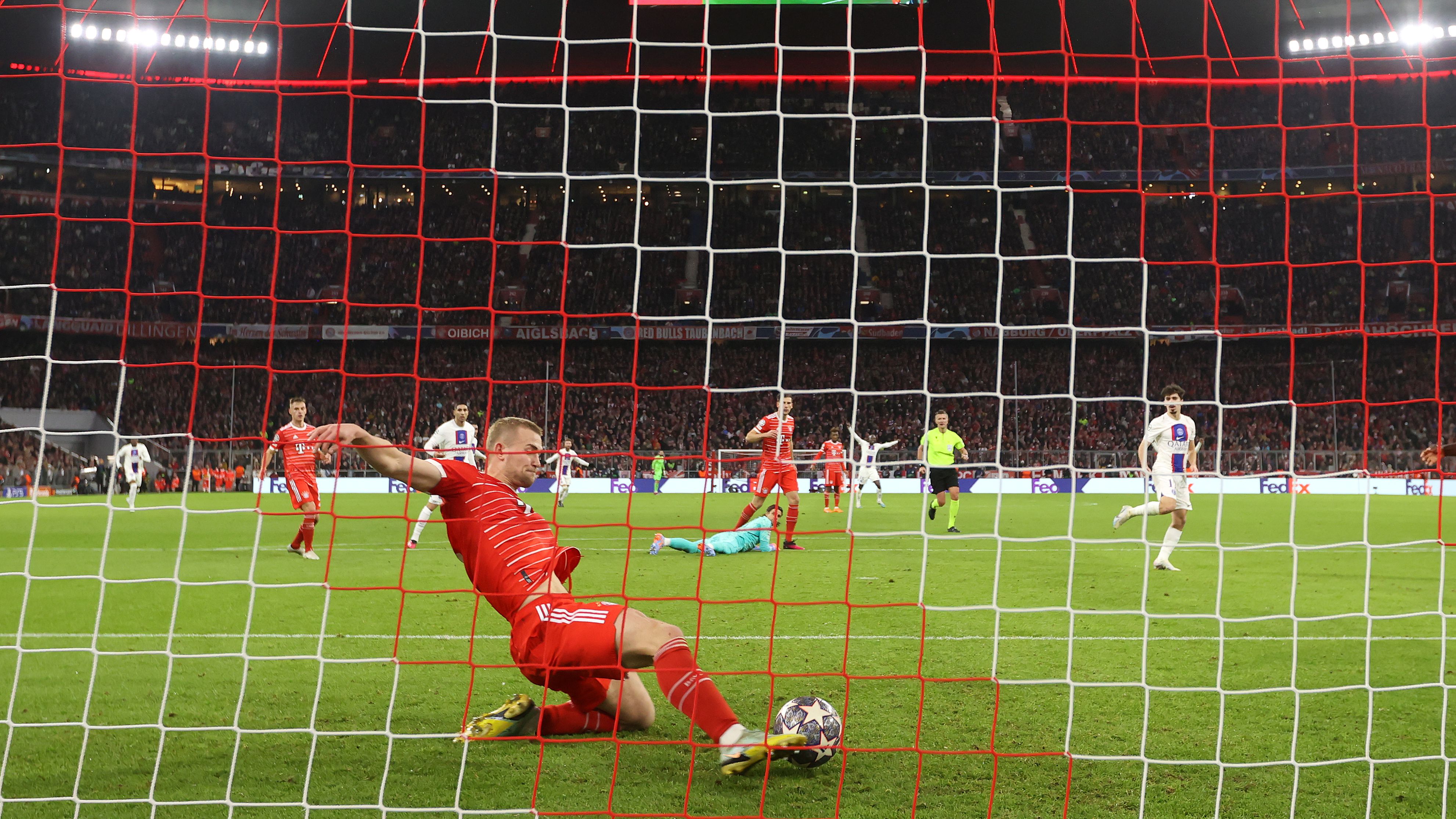 Momento que De Ligt livrou o Bayern de Munique de sofrer um gol do PSG (Crédito: Getty Images)