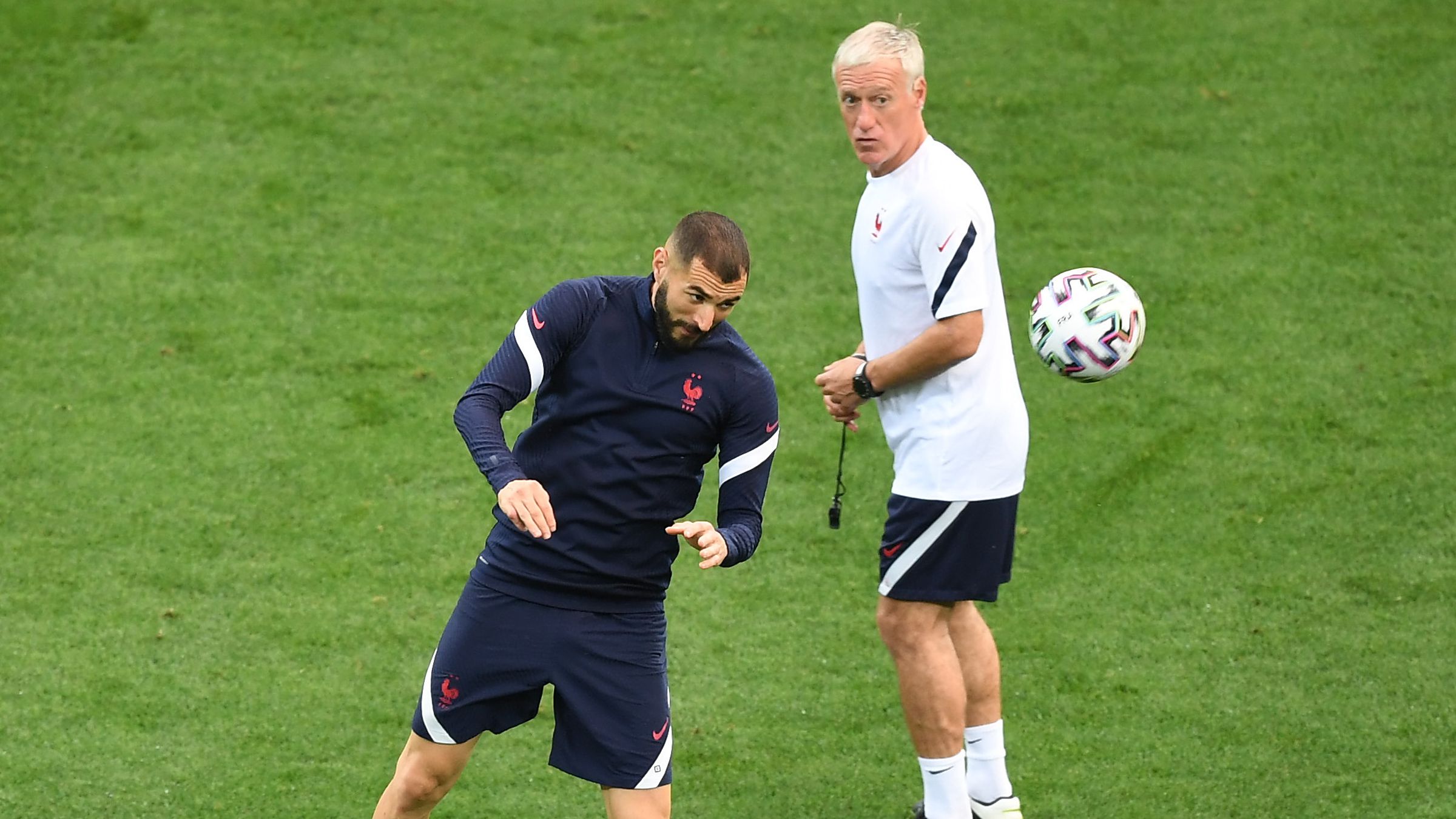 Benzema e Deschamps em treinamento (Crédito: Getty Images)