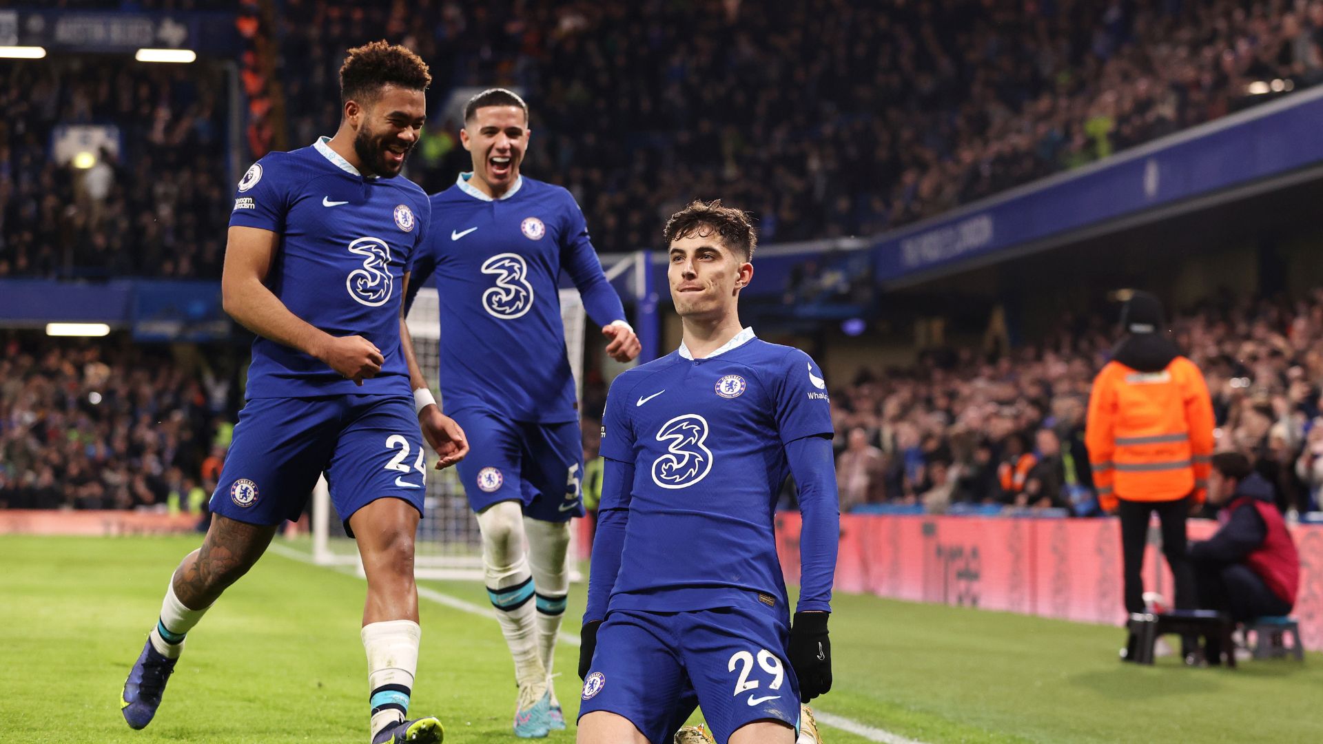 Jogadores do Chelsea comemorando gol contra o Everton (Crédito: Getty Images)