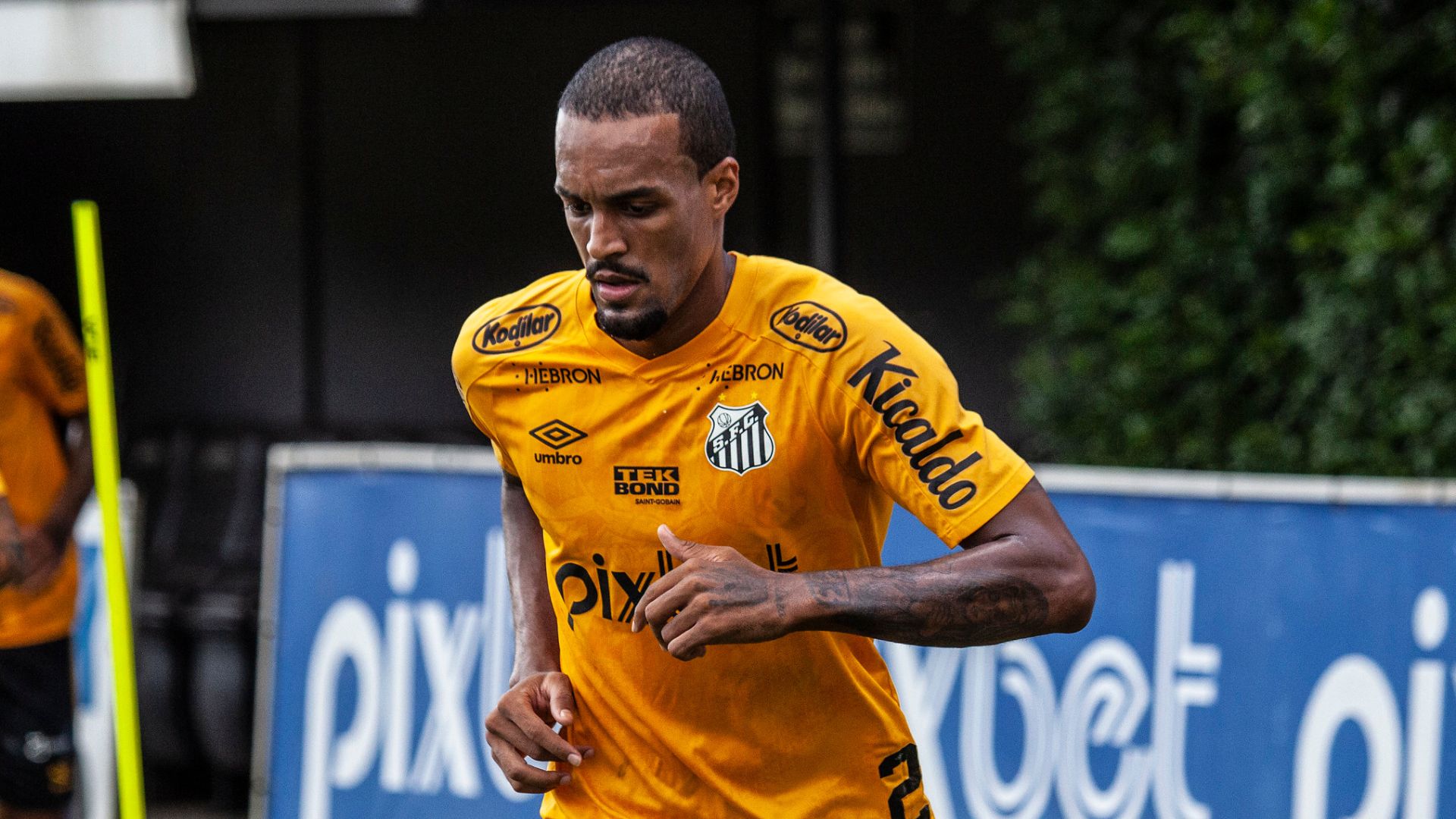 Luiz Felipe treinando no Santos