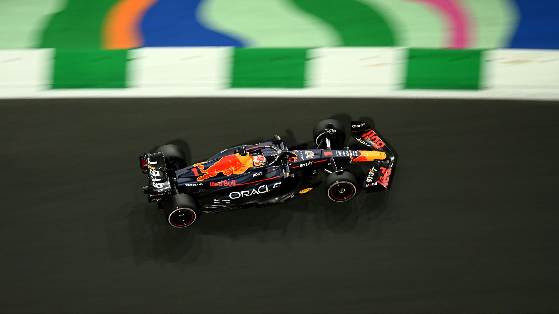 Verstappen pilotando pela Red Bull na F1