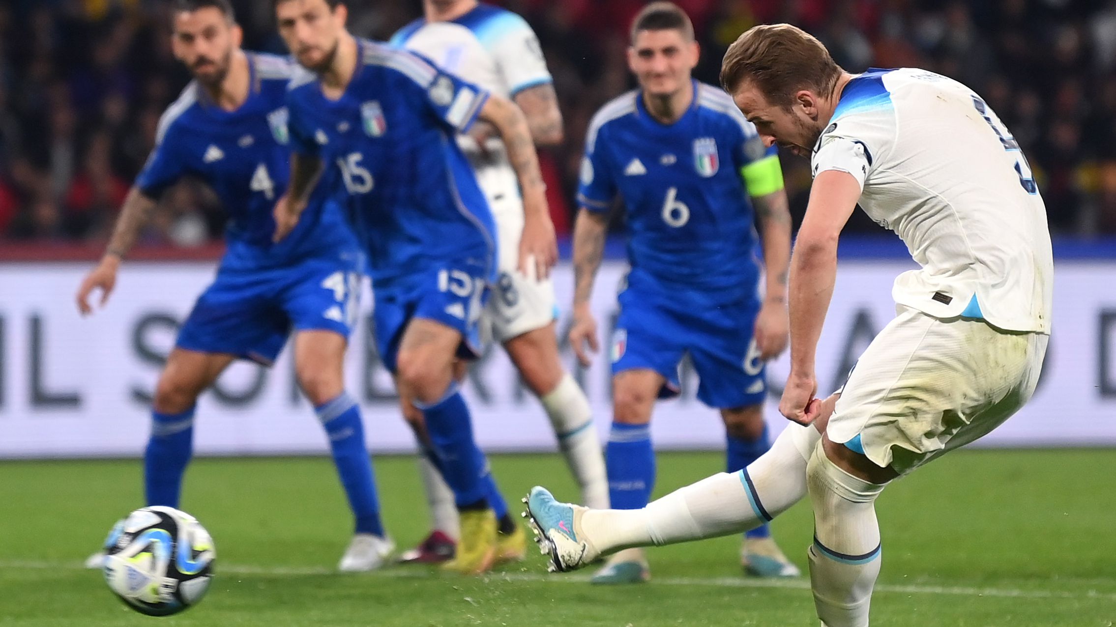 Momento do 54º gol de Harry Kane pela seleção inglesa (Crédito: Getty Images)