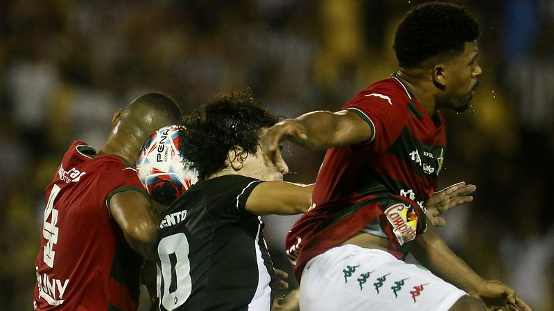 Jogadores do Botafogo e Portuguesa