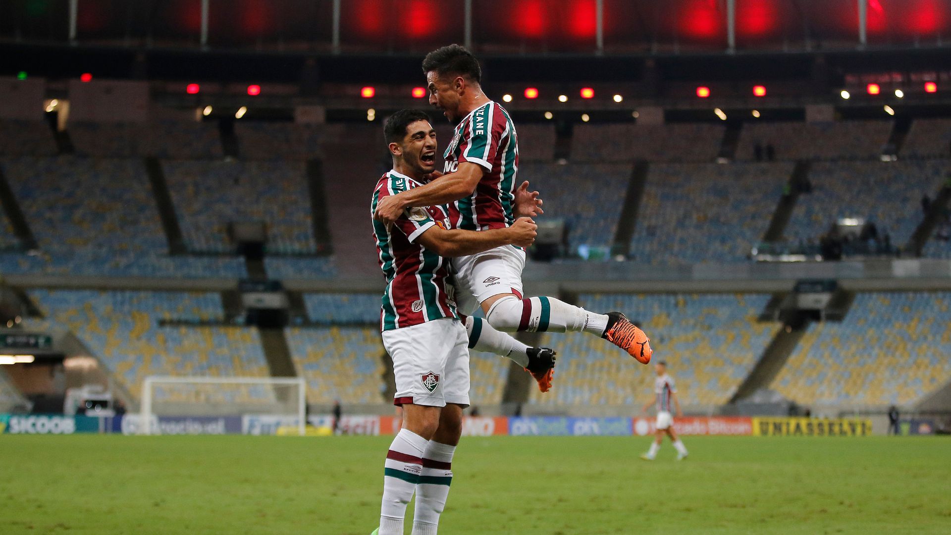 Michel Araújo comemorando gol pelo Fluminense (Crédito: Getty Images)