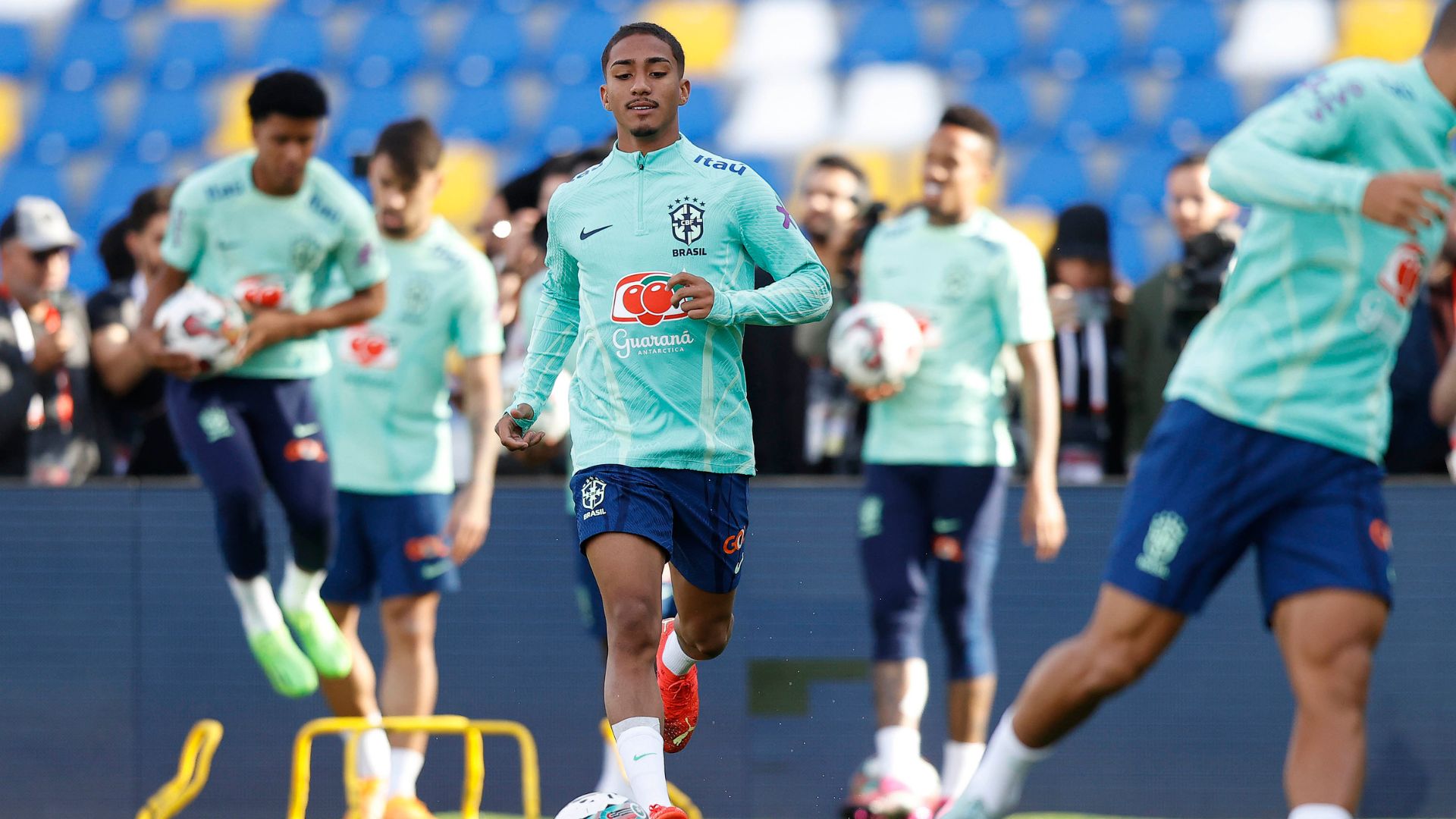 Arthur durante treinamento da Seleção Brasileira (Crédito: Rafael Ribeiro / CBF)