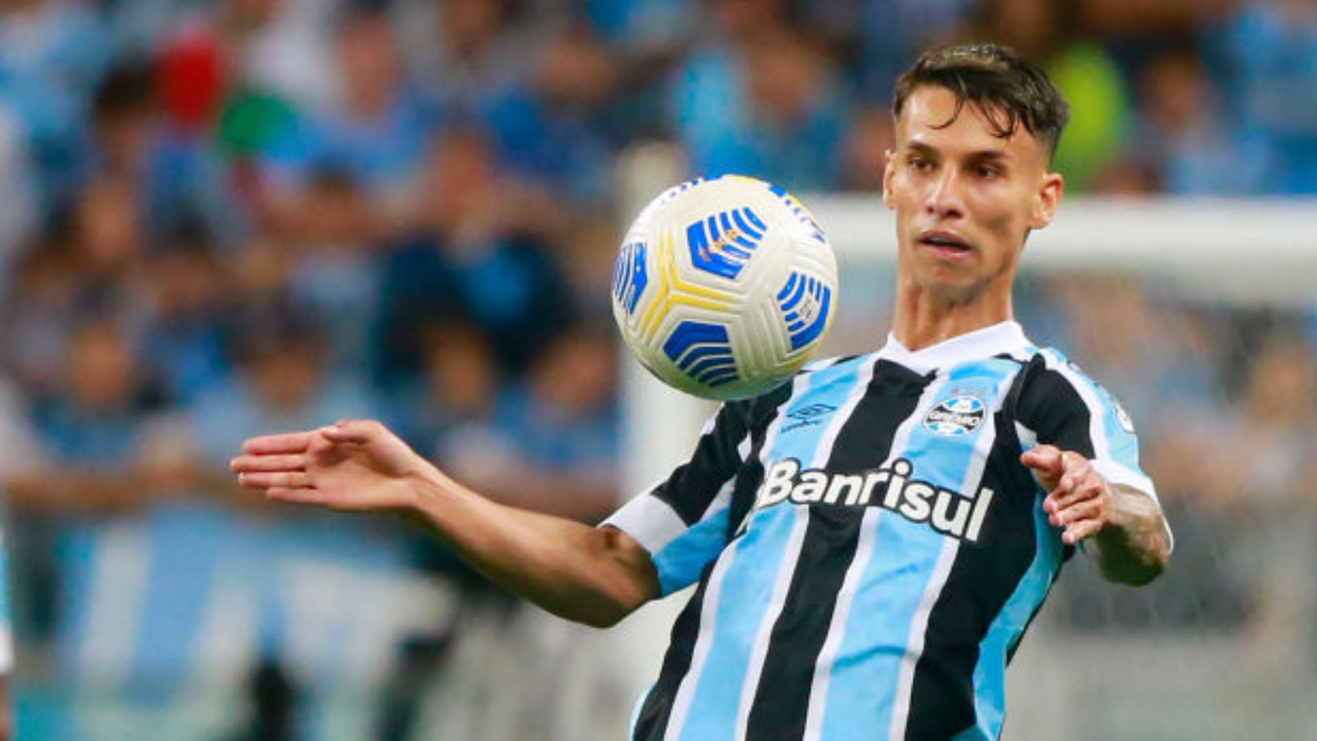 Ferreira vem sendo tema frequente nos bastidores do Grêmio