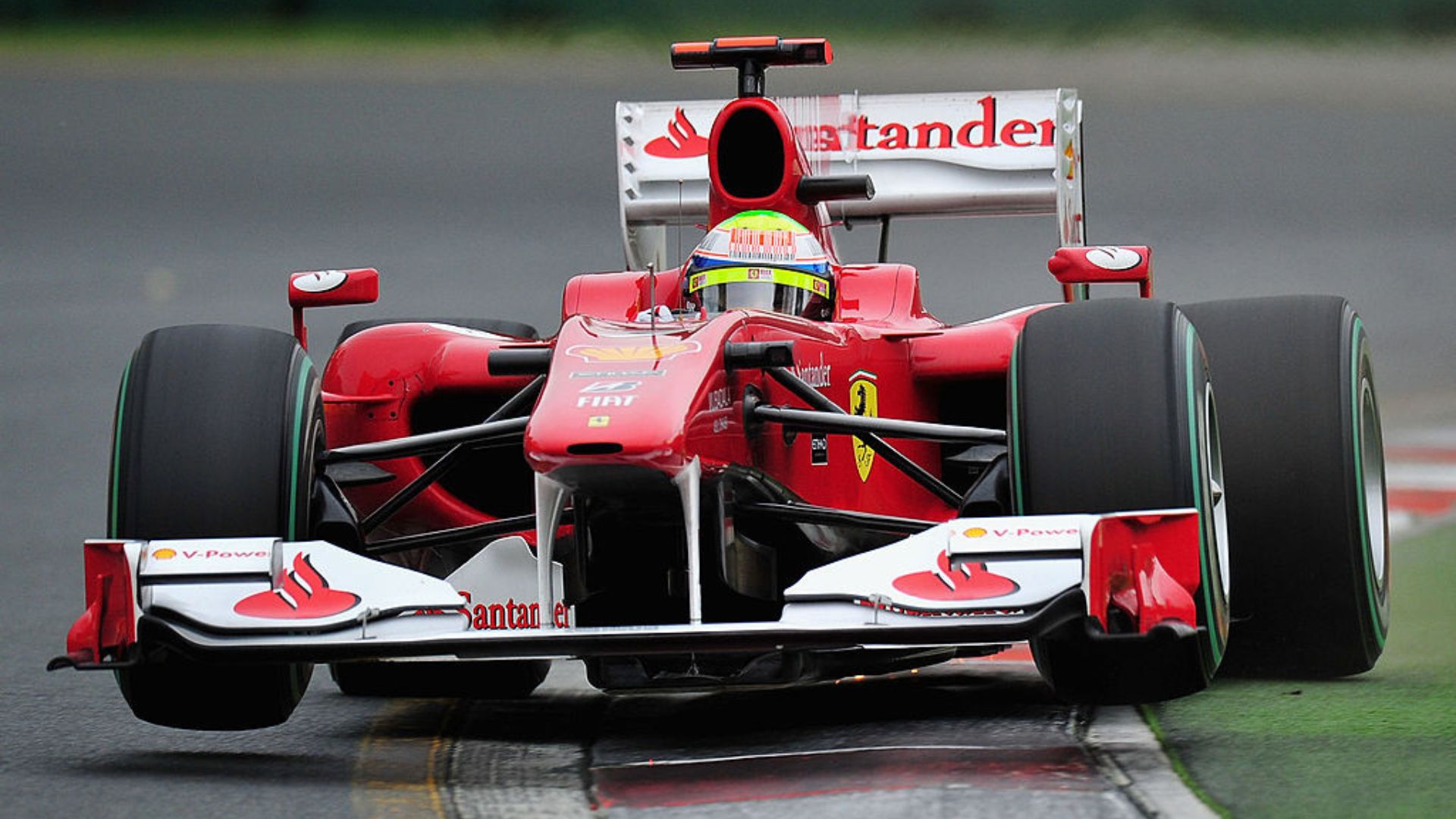 Felipe Massa dirigindo carro da Ferrari