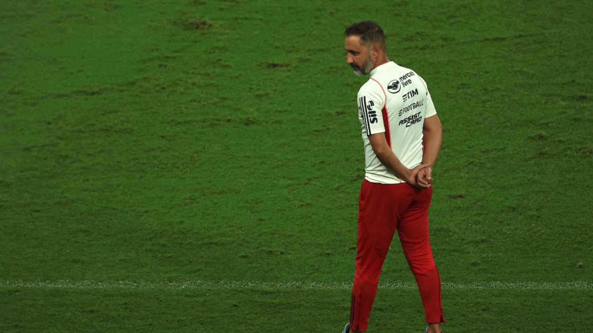 Vítor Pereira em ação como técnico do Flamengo