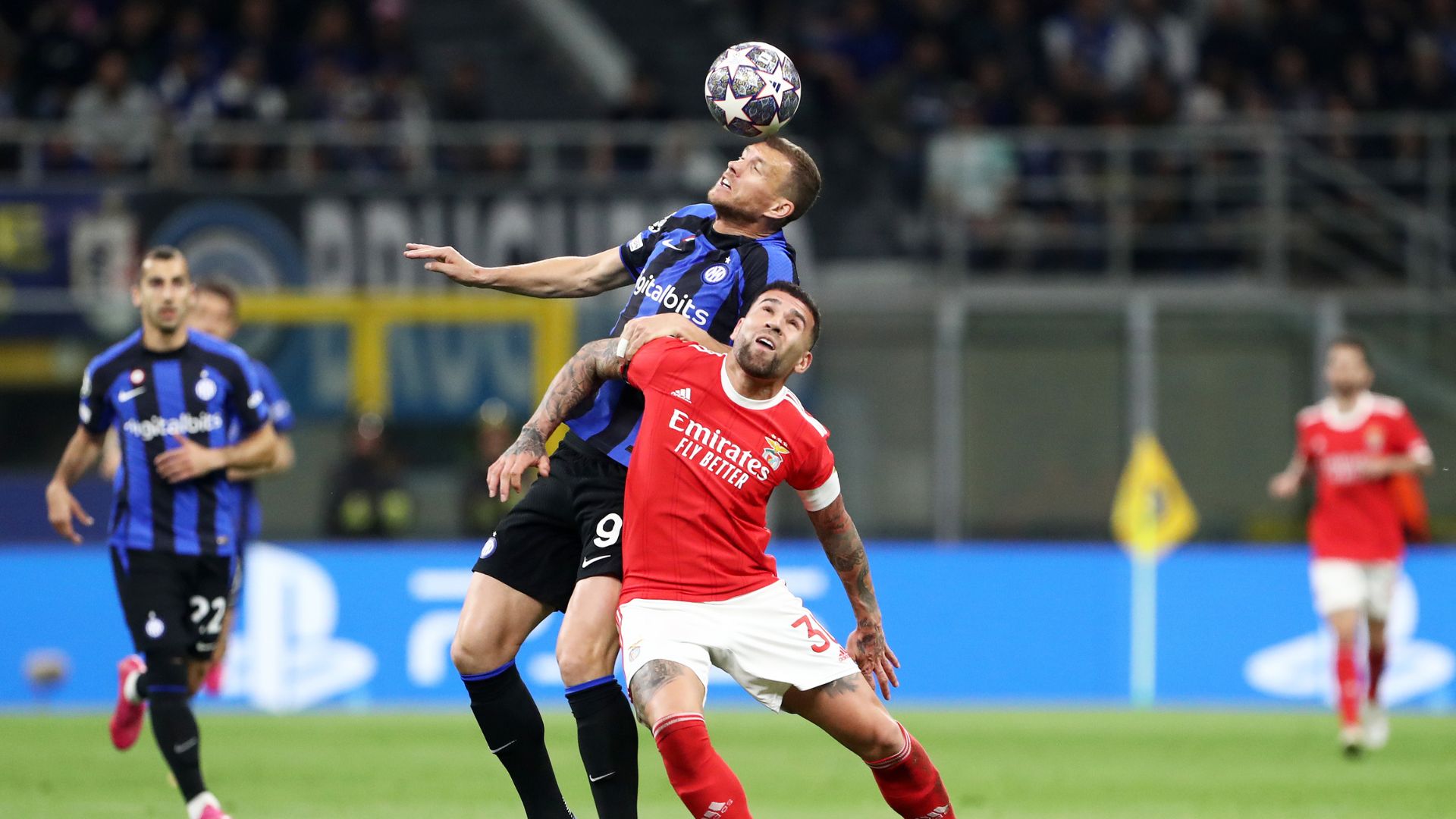 Jogo muito movimentado entre Inter de Milao e Benfica (Crédito: Getty Images)