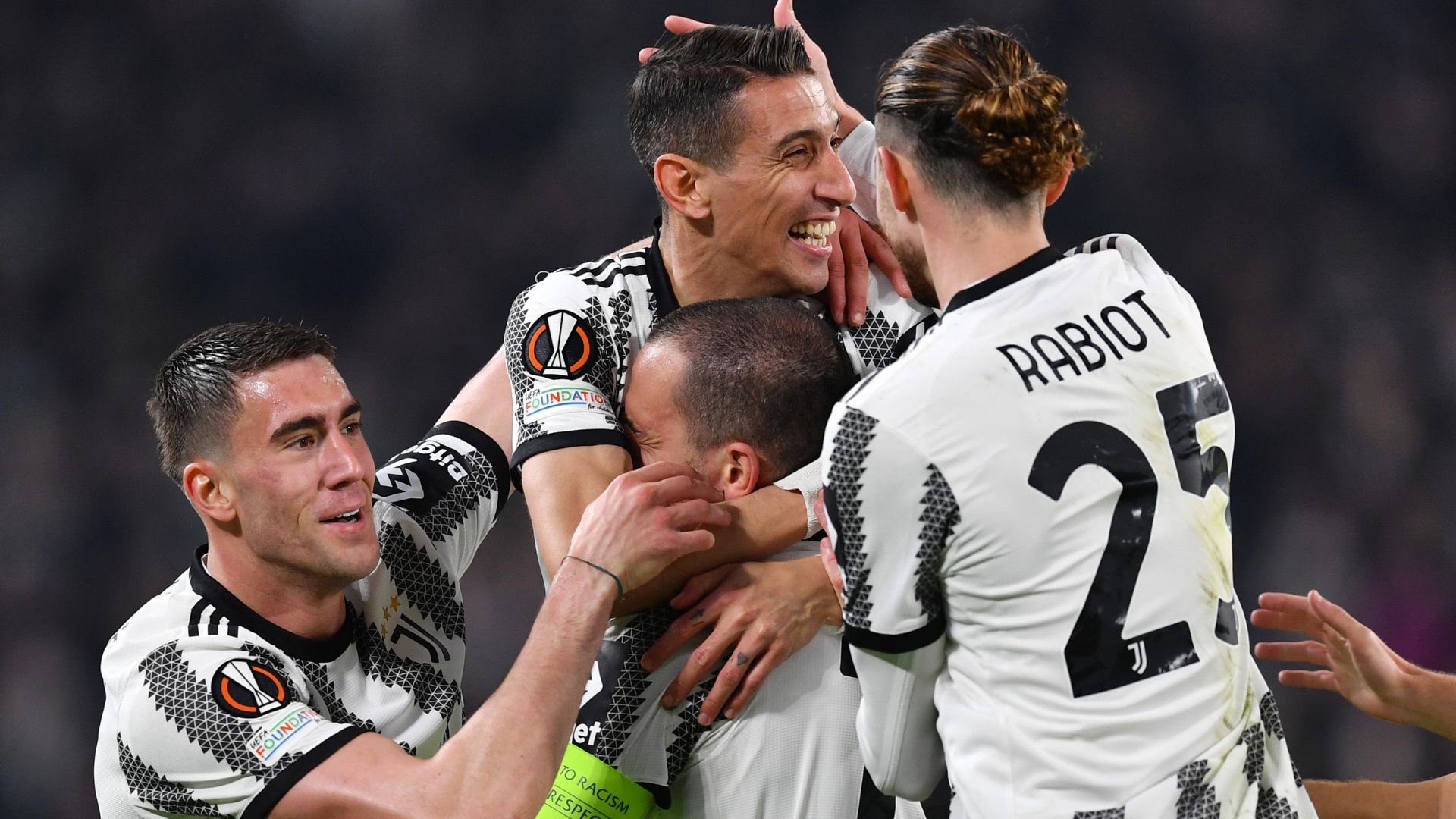 Campeonato italiano. Juventus estreia-se em busca do 10.º título  consecutivo - SIC Notícias