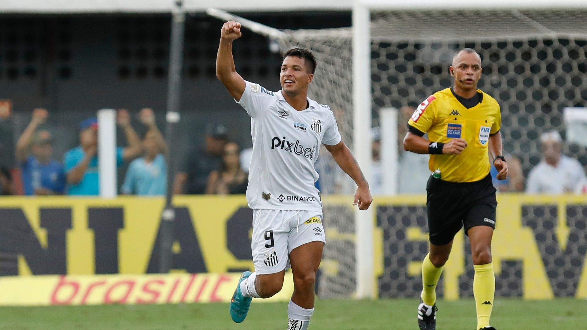 Marcos Leonardo comemorando gol pelo Santos (Crédito: Getty Images)