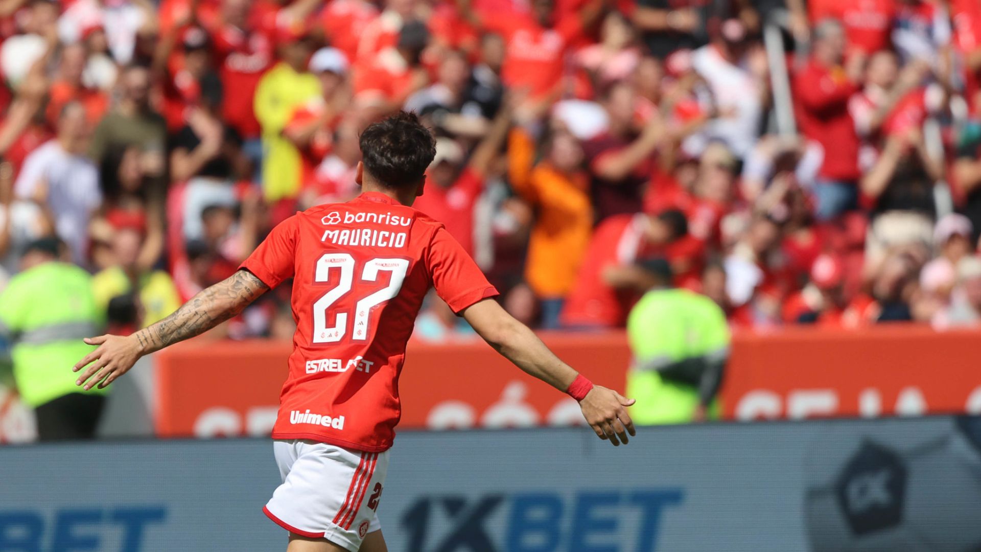 Mauricio fez os dois gols do Internacional na partida contra o Flamengo