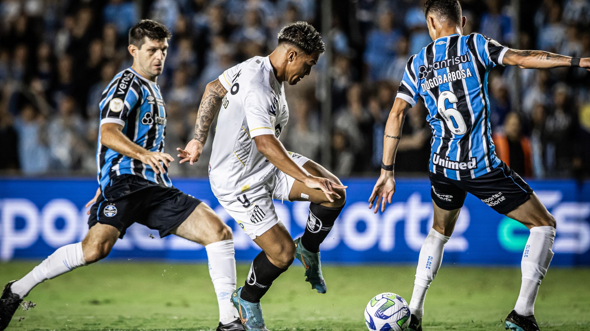 Santos em campo contra o Grêmio
