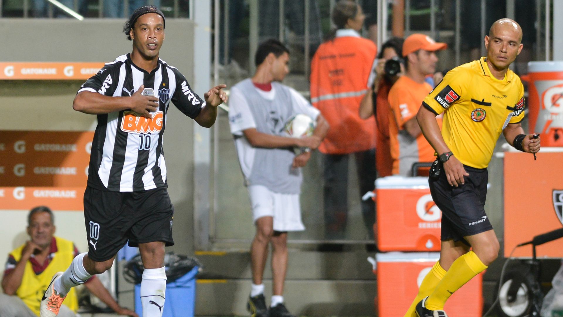 Ronaldinho em ação pelo Atlético-MG (Crédito: Getty Images)