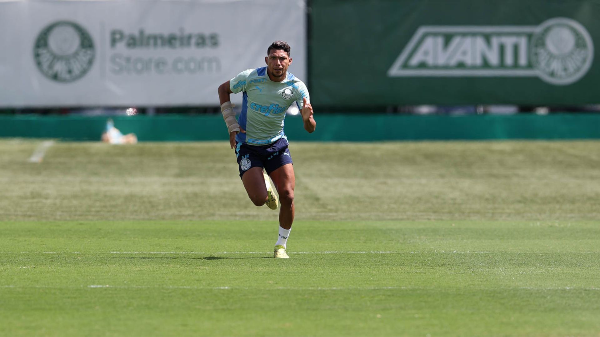 Rony durante treinamento do Palmeiras (Crédito: Cesar Greco / Palmeiras)