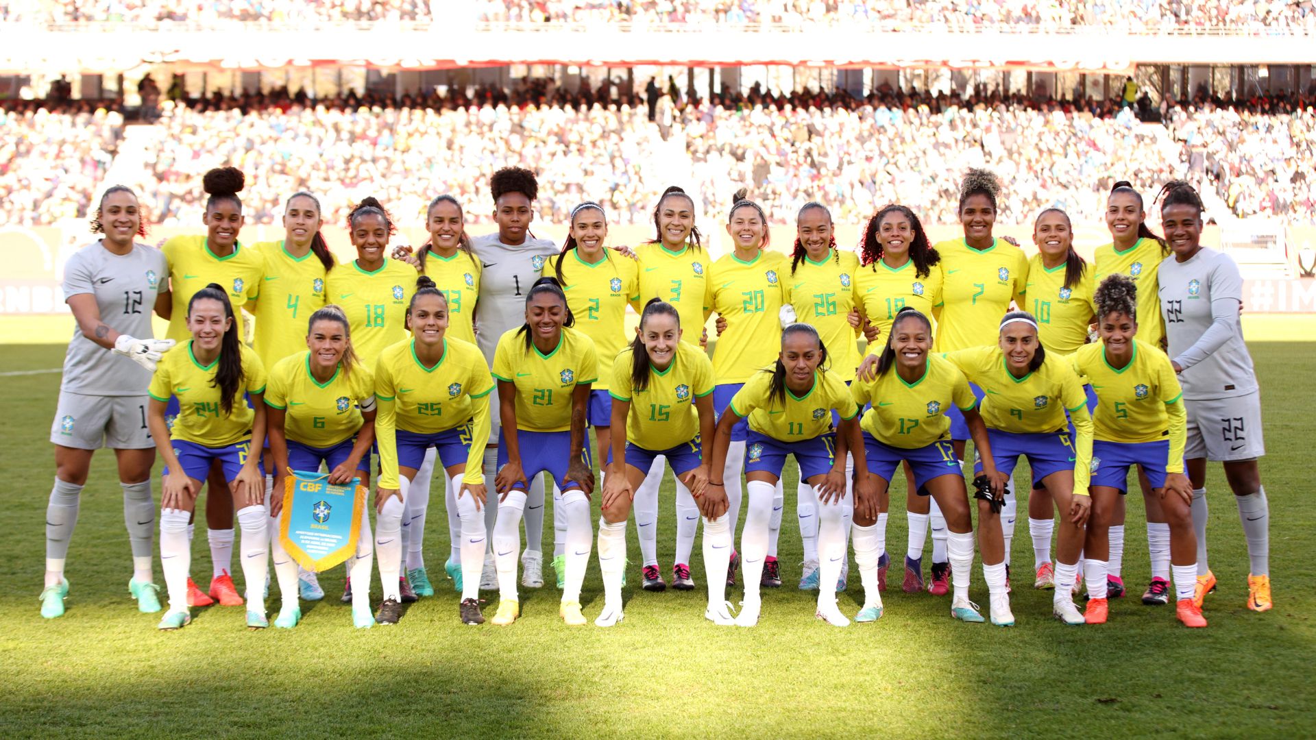 Jogadoras do Brasil posam para foto antes de amistoso