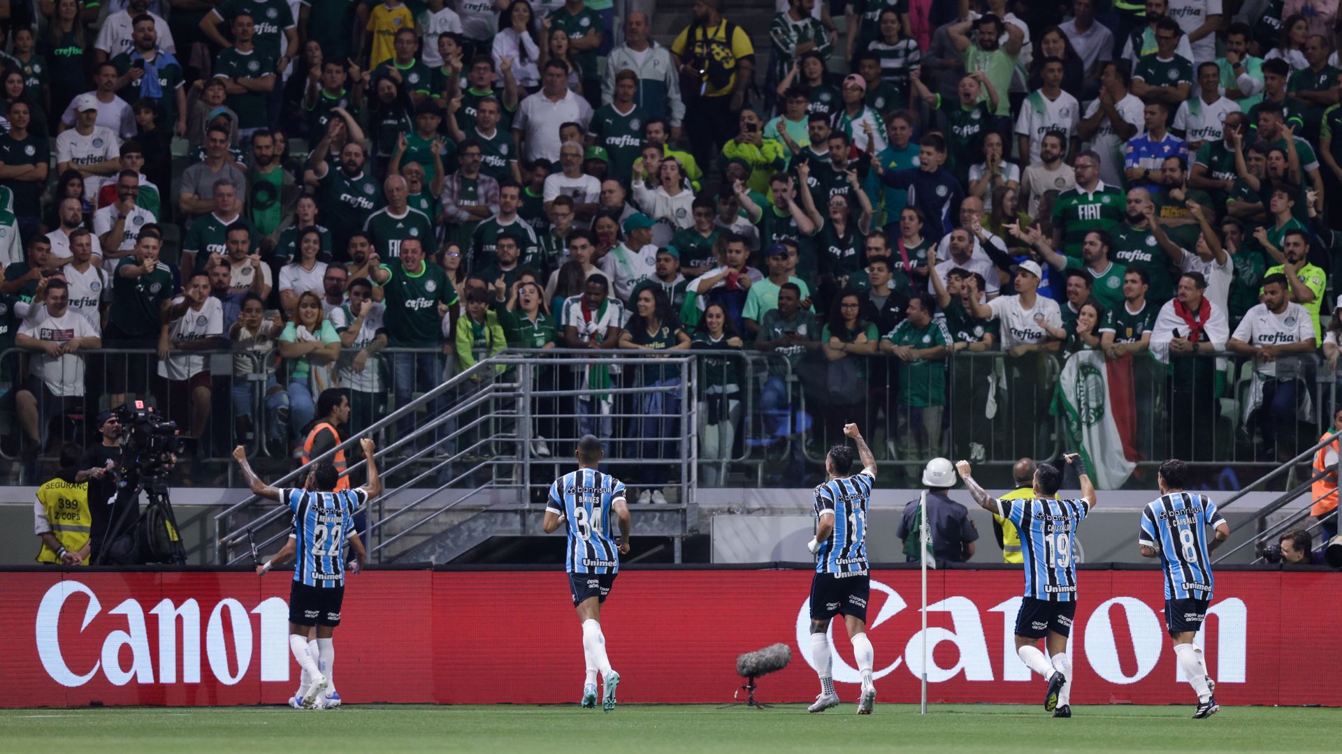 Bitello comemora gol pelo Grêmio