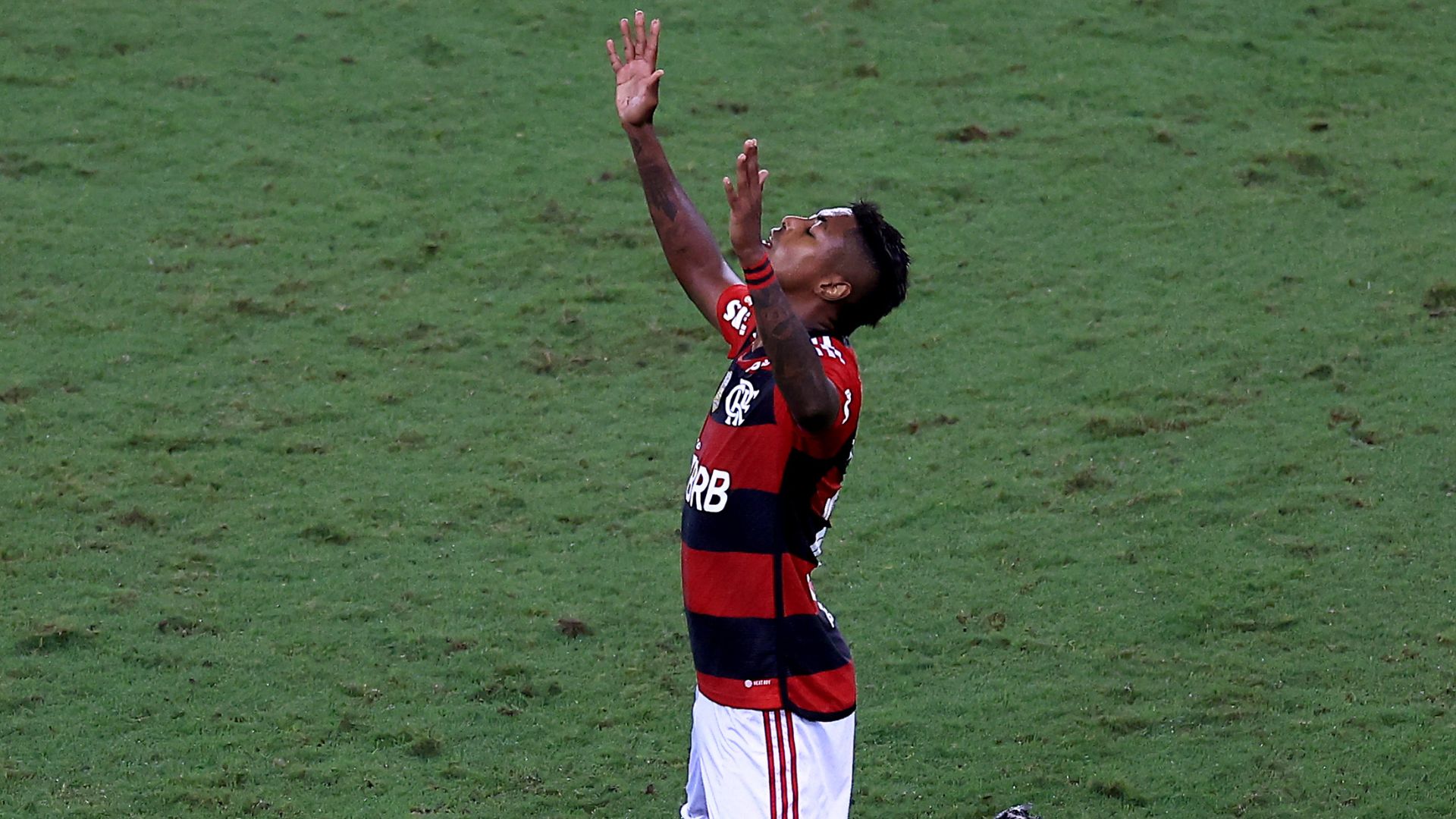 Bruno Henrique jogou 80 minutos de partida contra o Goiás, após a saída de Pedro (Crédito: Getty Images)