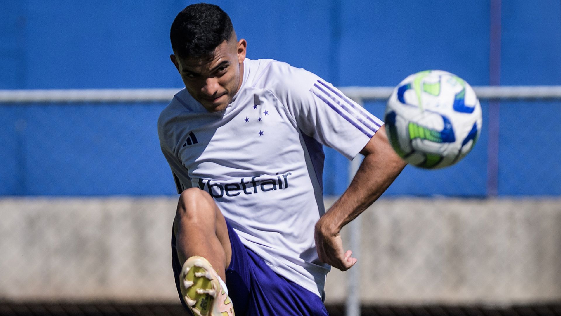 Bruno Rodrigues durante treinamento do Cruzeiro (Crédito: Gustavo Aleixo / Cruzeiro)