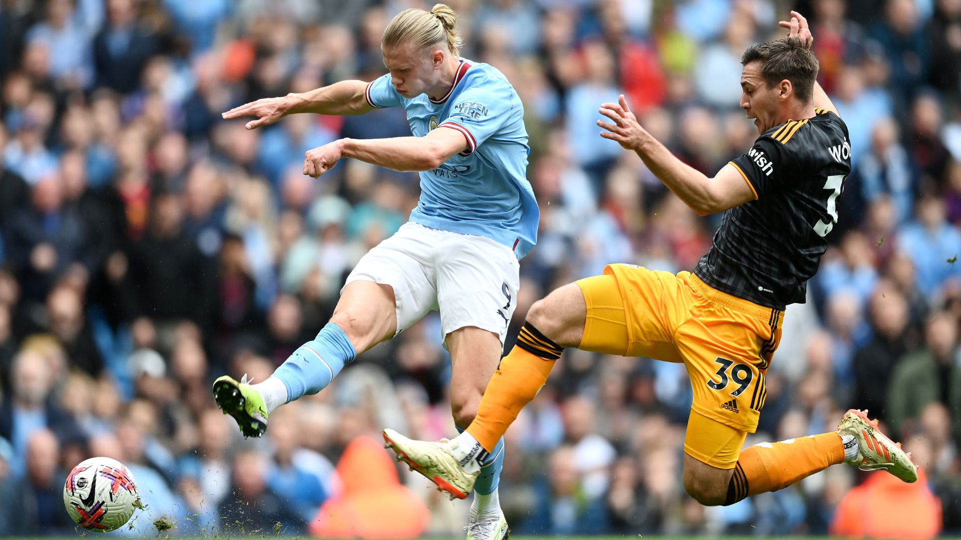 Haaland tentou de todas as maneiras, mas não marcou contra o Leeds (Crédito: Getty Images)
