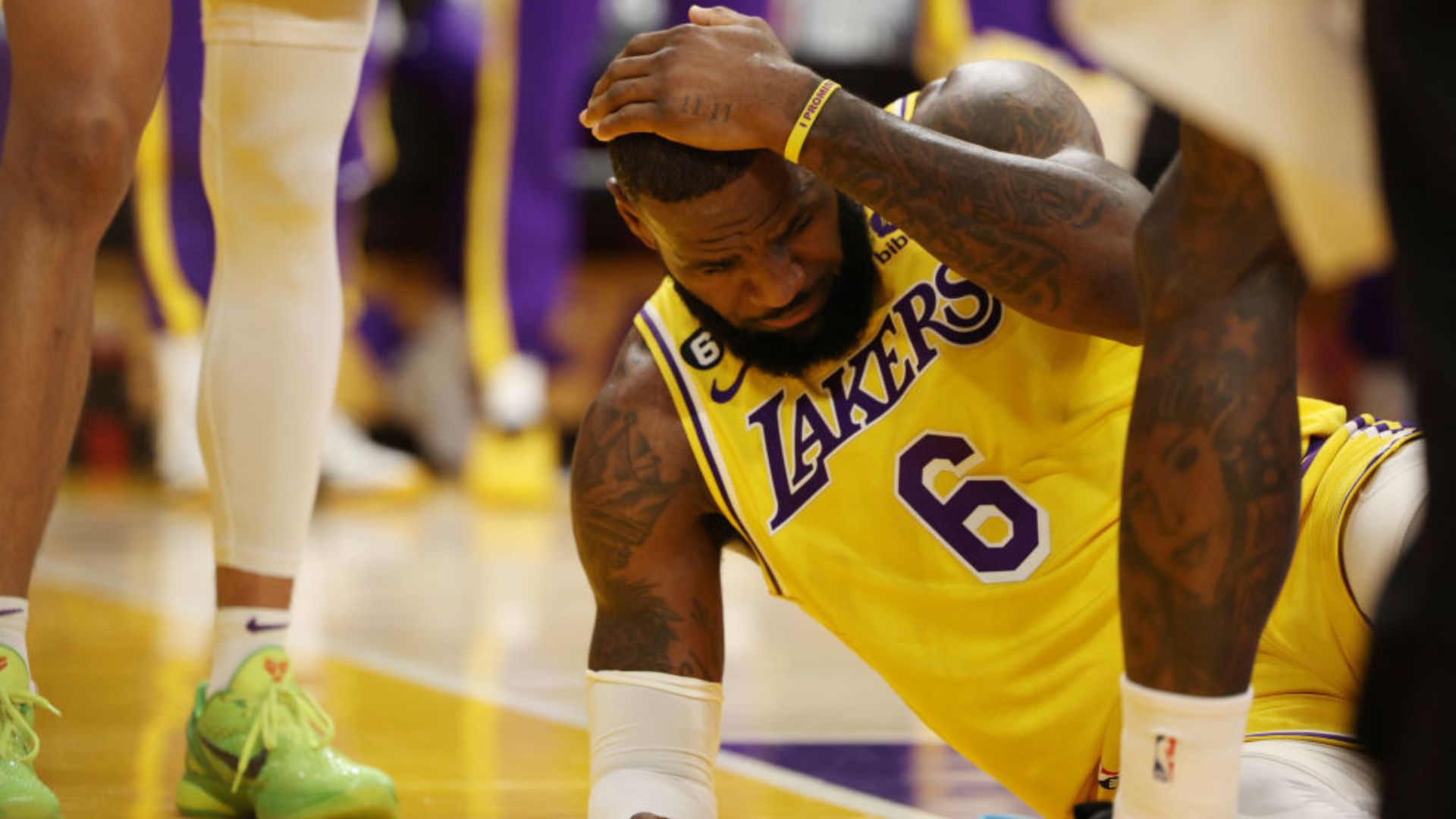 Perto da eliminação, Los Angeles Lakers precisa olhar para o futuro