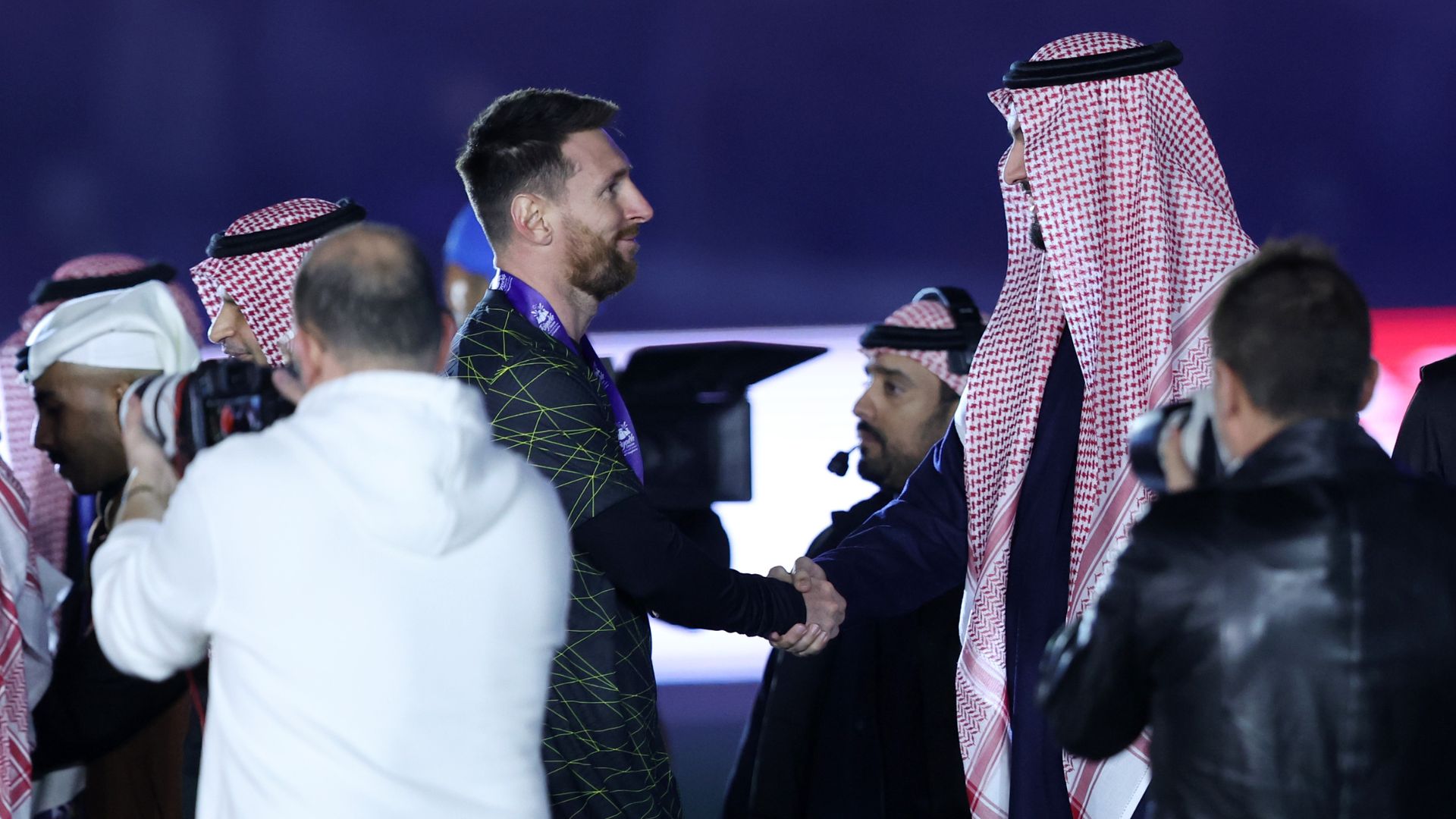 Messi após amistoso na Arábia Saudita, um de seus possíveis destinos (Crédito: Getty Images)