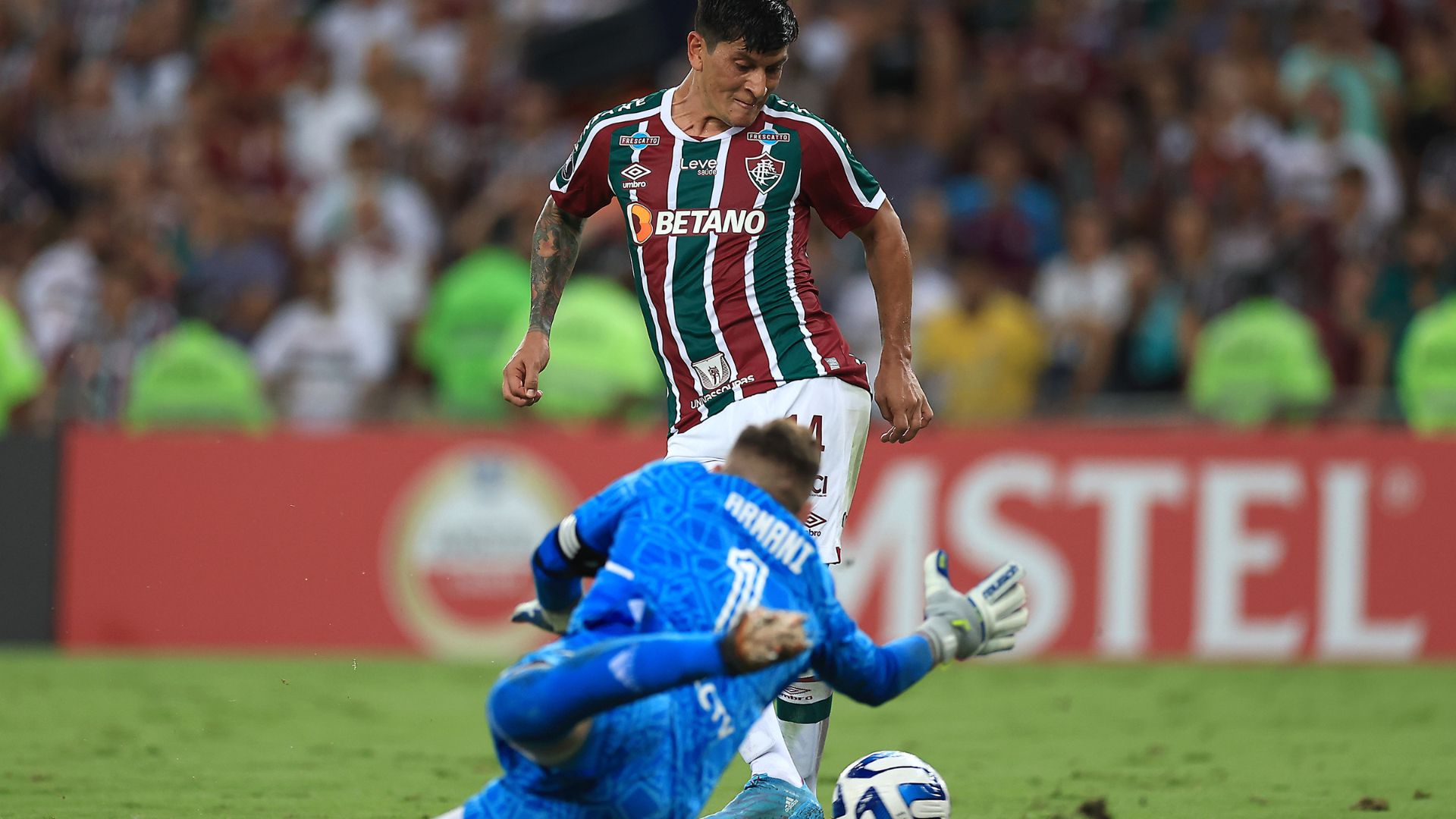 Momento de um dos gols de Cano na Libertadores