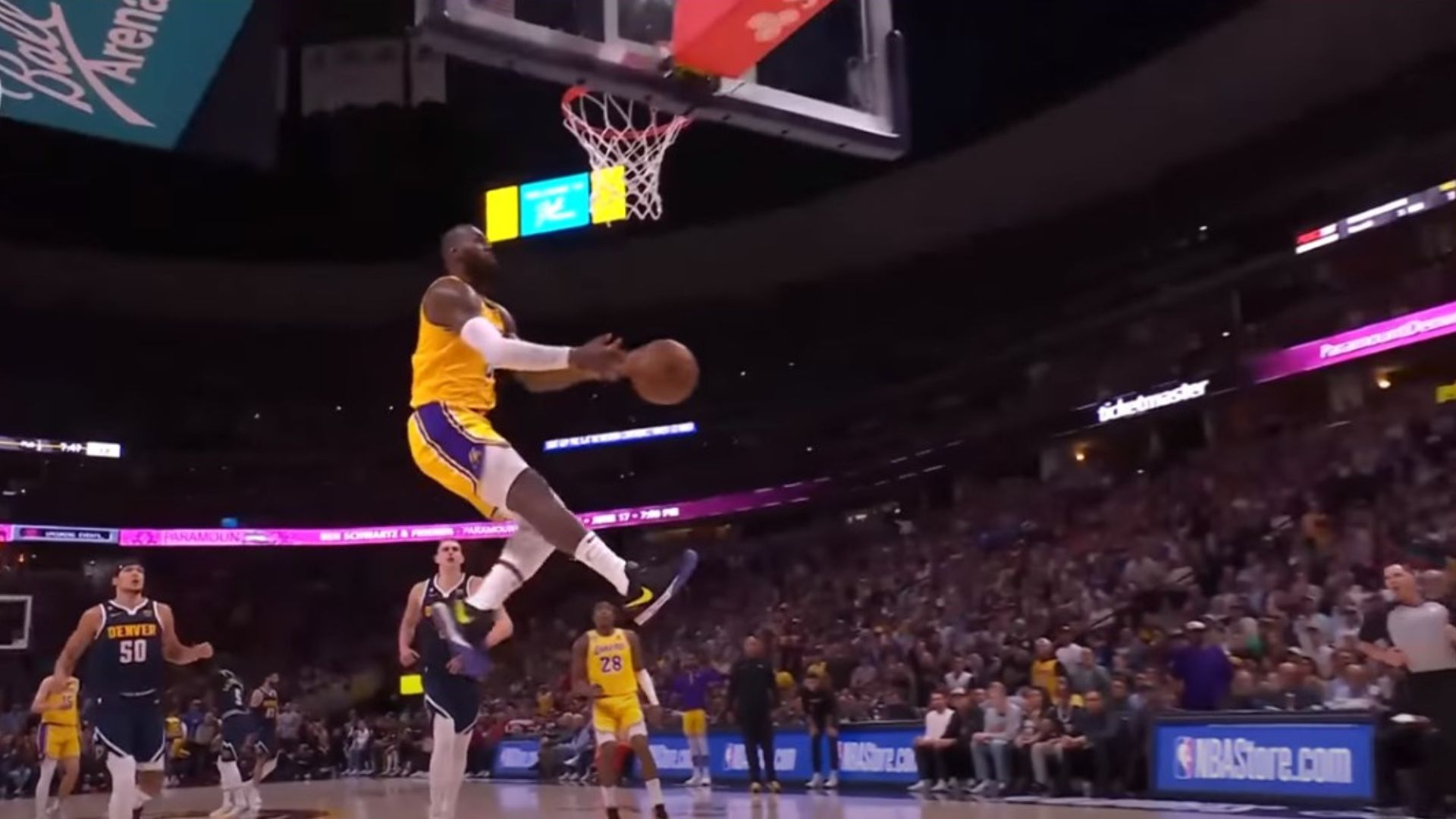 Astro da NBA banaliza cesta de três pontos e revoluciona esporte; veja vídeo