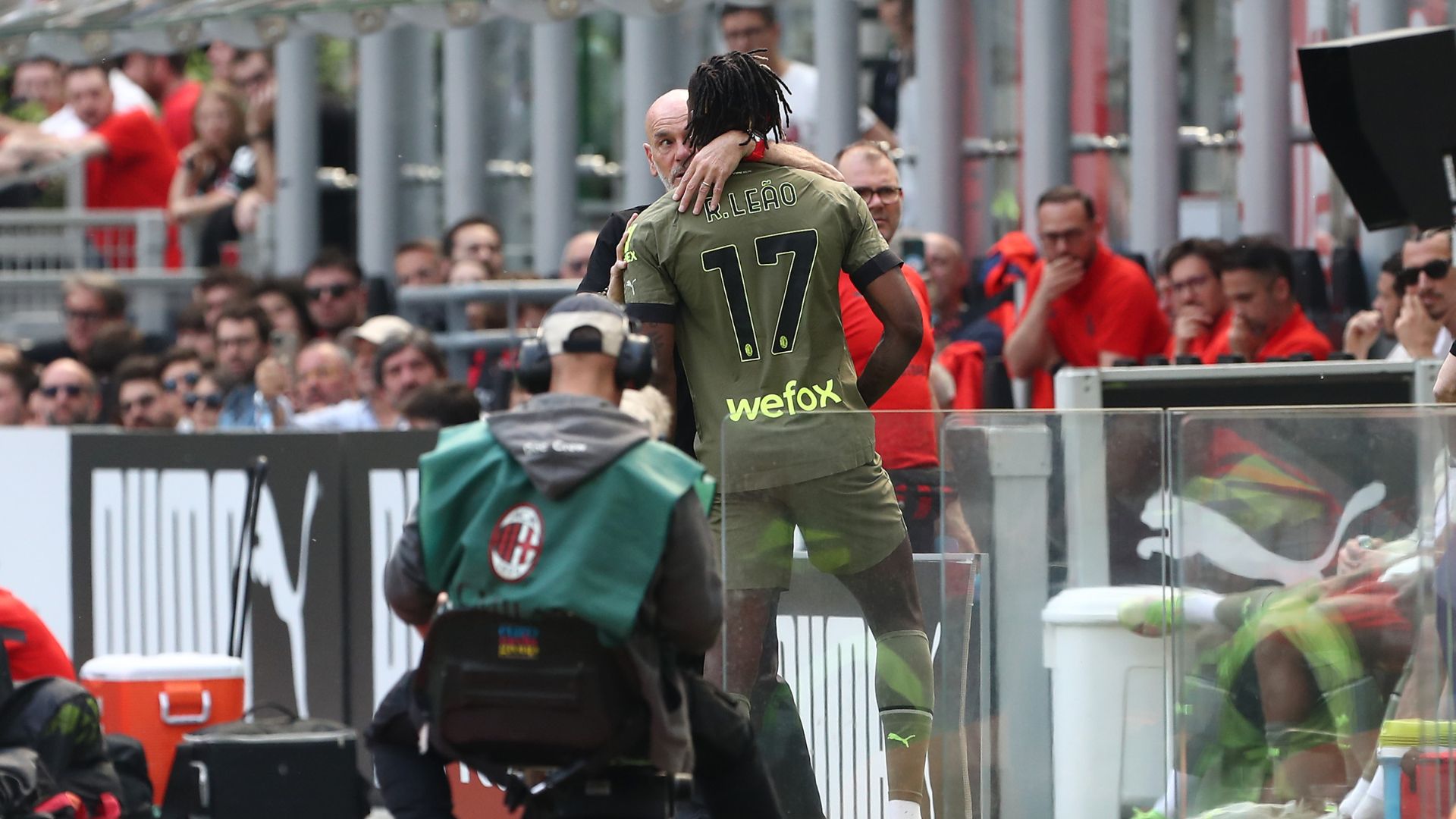 Rafael Leão se machucou na última rodada da Serie A, contra a Lazio (Crédito: Getty Images)