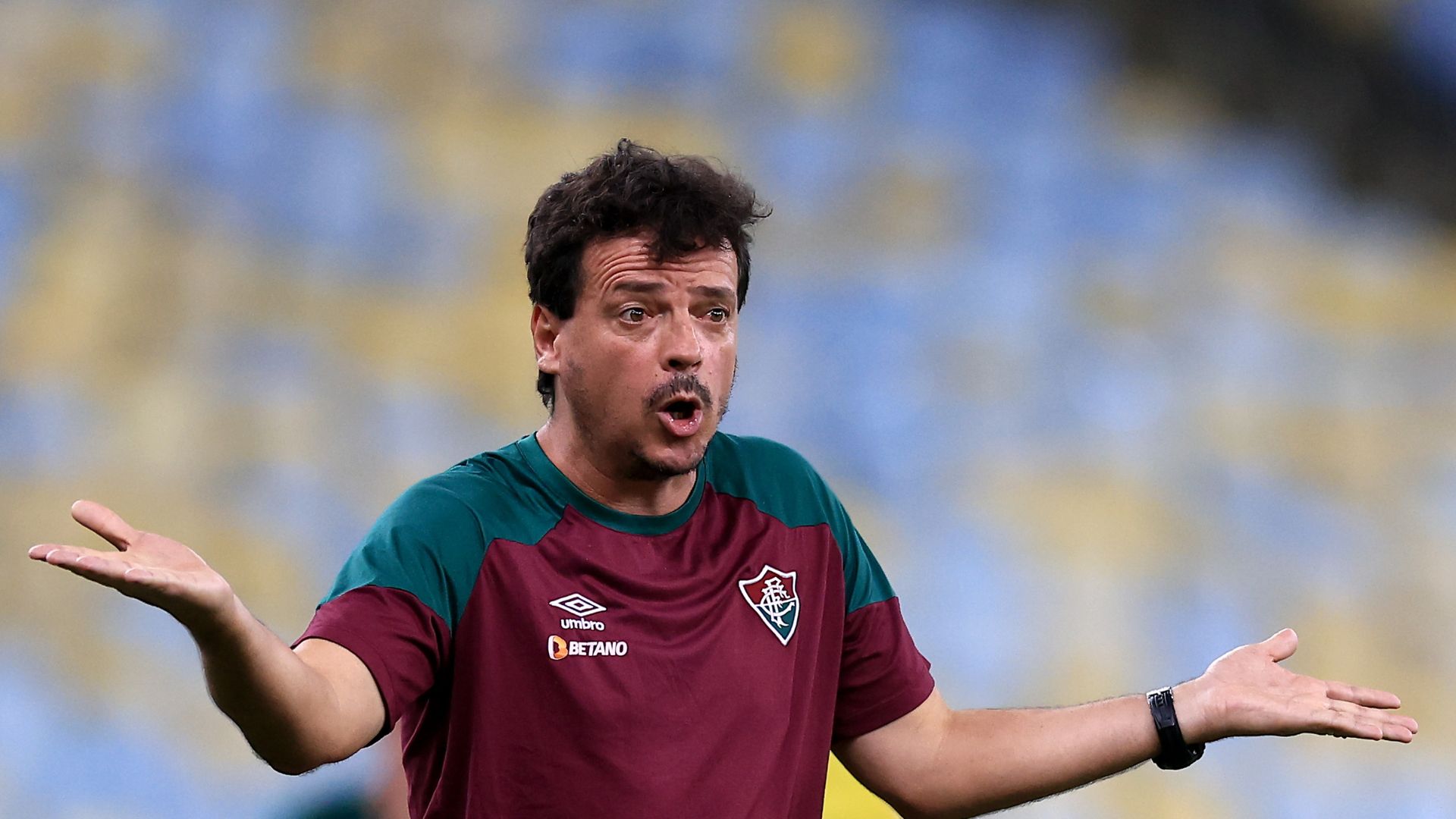 Reações de Fernando Diniz durante o confronto contra o Vasco (Crédito: Getty Images)