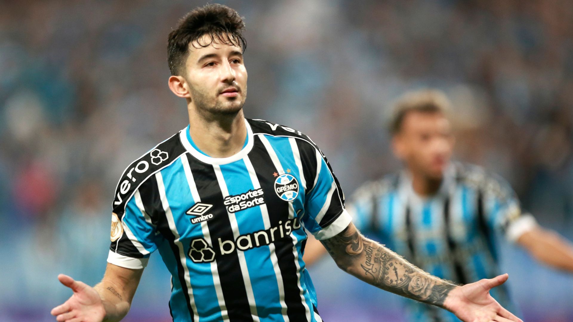 Vilassanti comemorando segundo gol do Grêmio (Crédito: Getty Images)