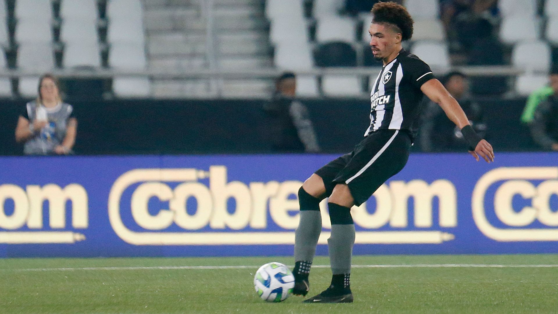 Adryelson em ação pelo Botafogo (Crédito: Vitor Silva / Botafogo)