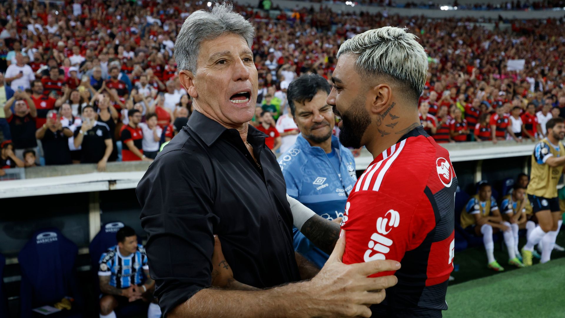 Encontro entre Renato Portaluppi e Gabigol, antes da bola rolar (Crédito: Getty Images)