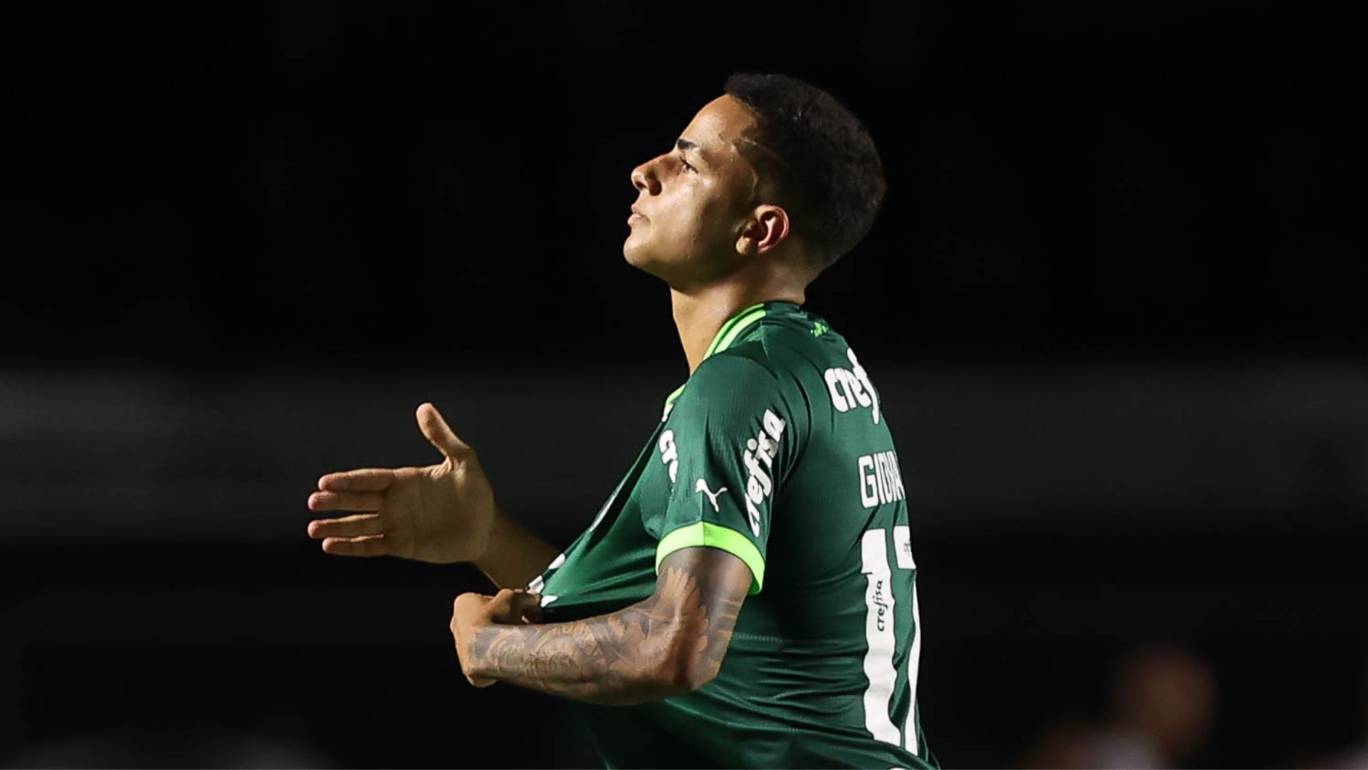 Giovani comemorando gol pelo Palmeiras, em partida contra o Santos (Crédito: Cesar Greco / Palmeiras)