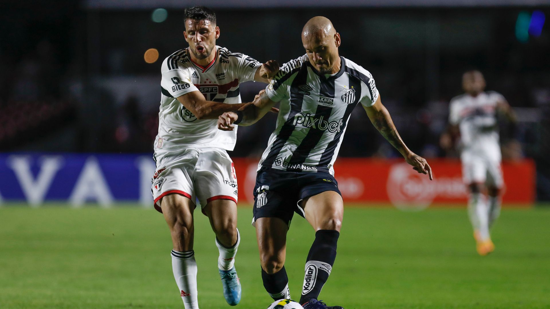 Maicon em ação pelo Santos, em partida contra o São Paulo (Crédito: Getty Images)