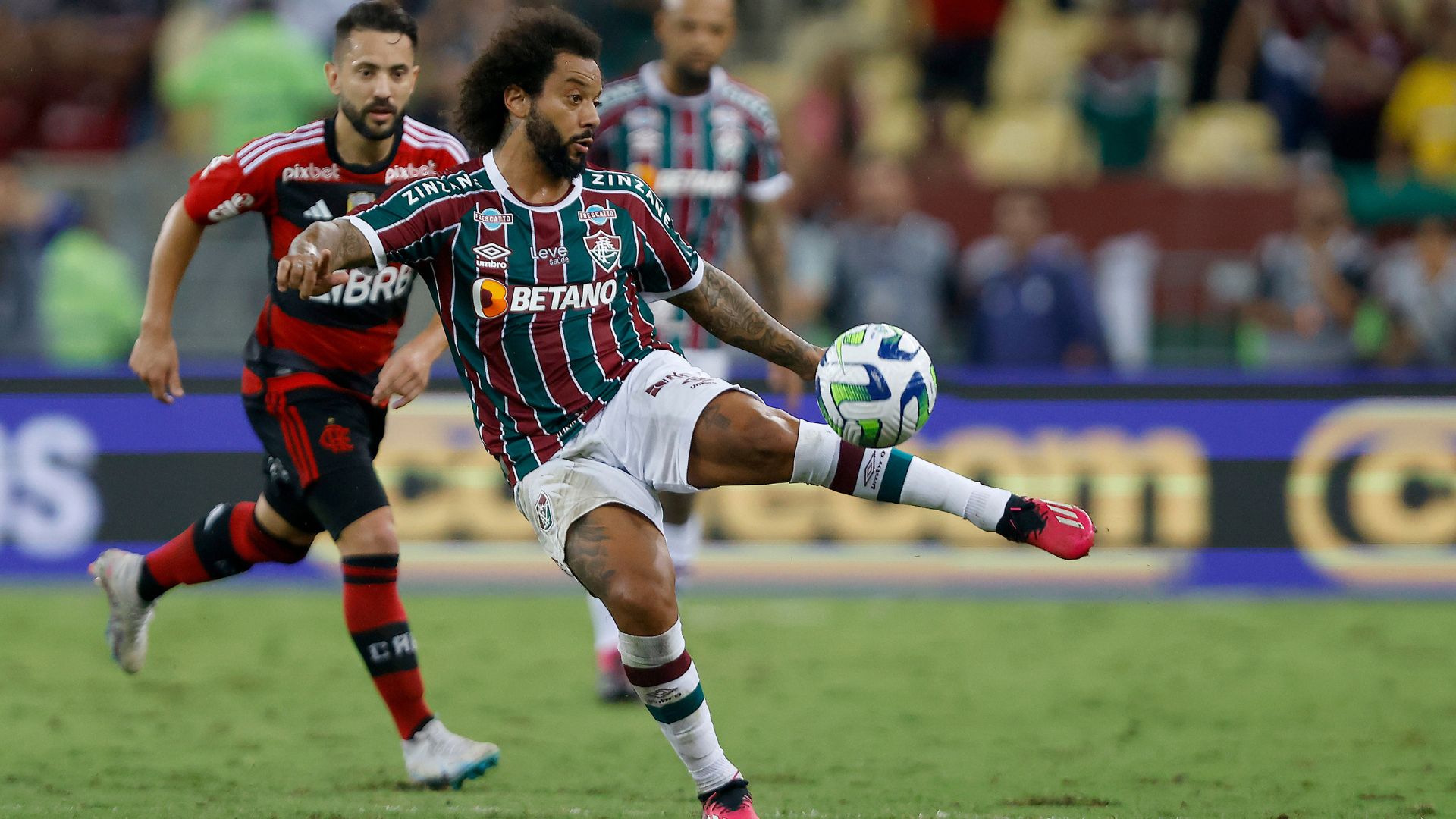 Marcelo em ação pelo Fluminense