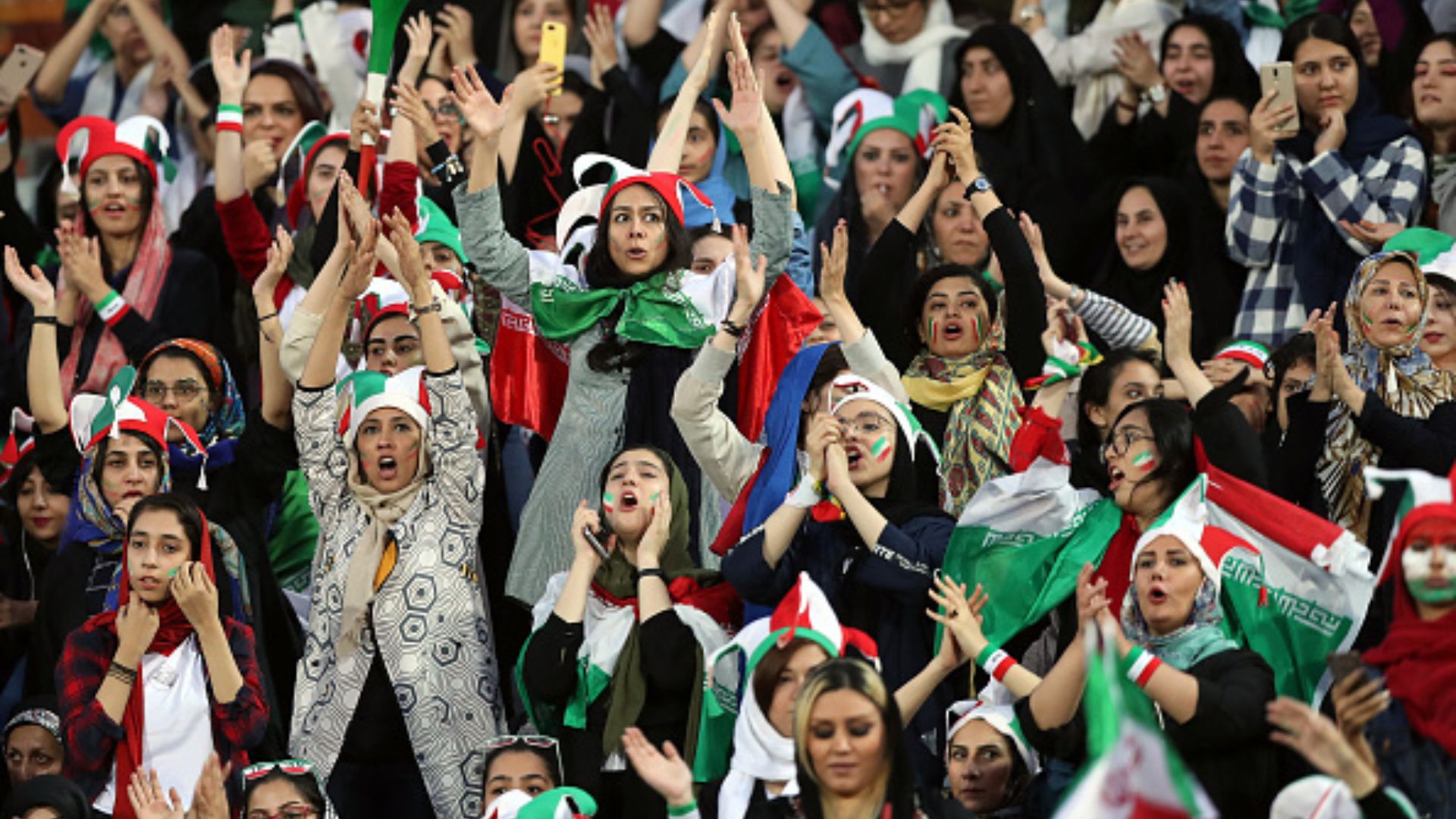 Mulheres iranianas foram permitidas a frequentar estádios de futebol