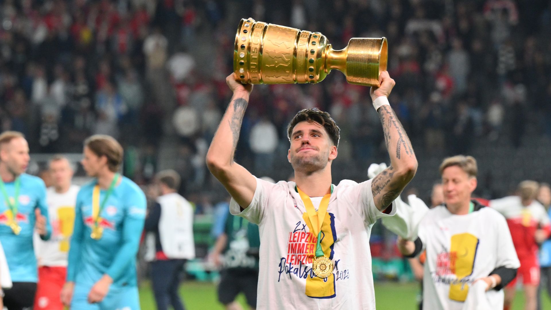 Szoboszlai comemorando o título da Copa da Alemanha (Crédito: Getty Images)