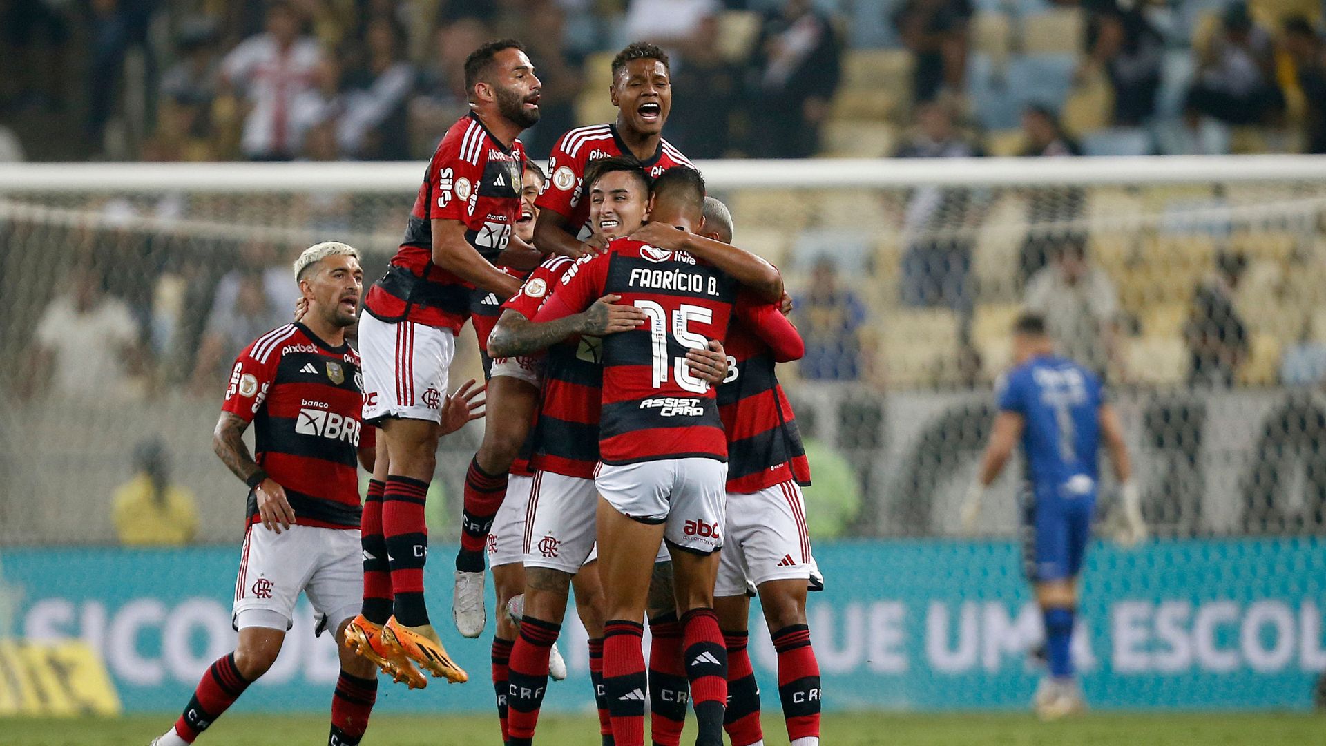 Comemoração do gol de Pulgar, o primeiro do Flamengo (Crédito: Getty Images)