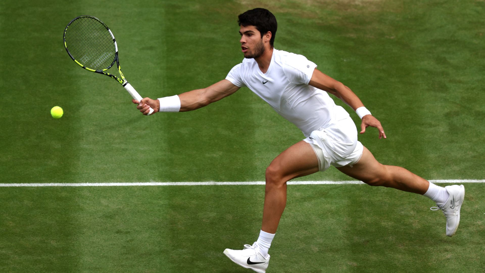 Alcaraz em ação nas oitavas de final de Wimbledon (Crédito: Getty Images)