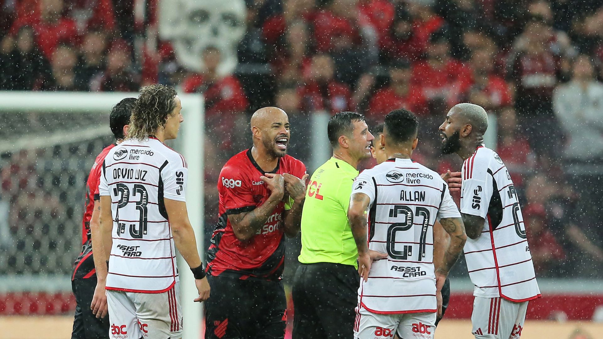 Allan teve sua estreia pelo Flamengo contra o Athletico-PR (Crédito: Getty Images)