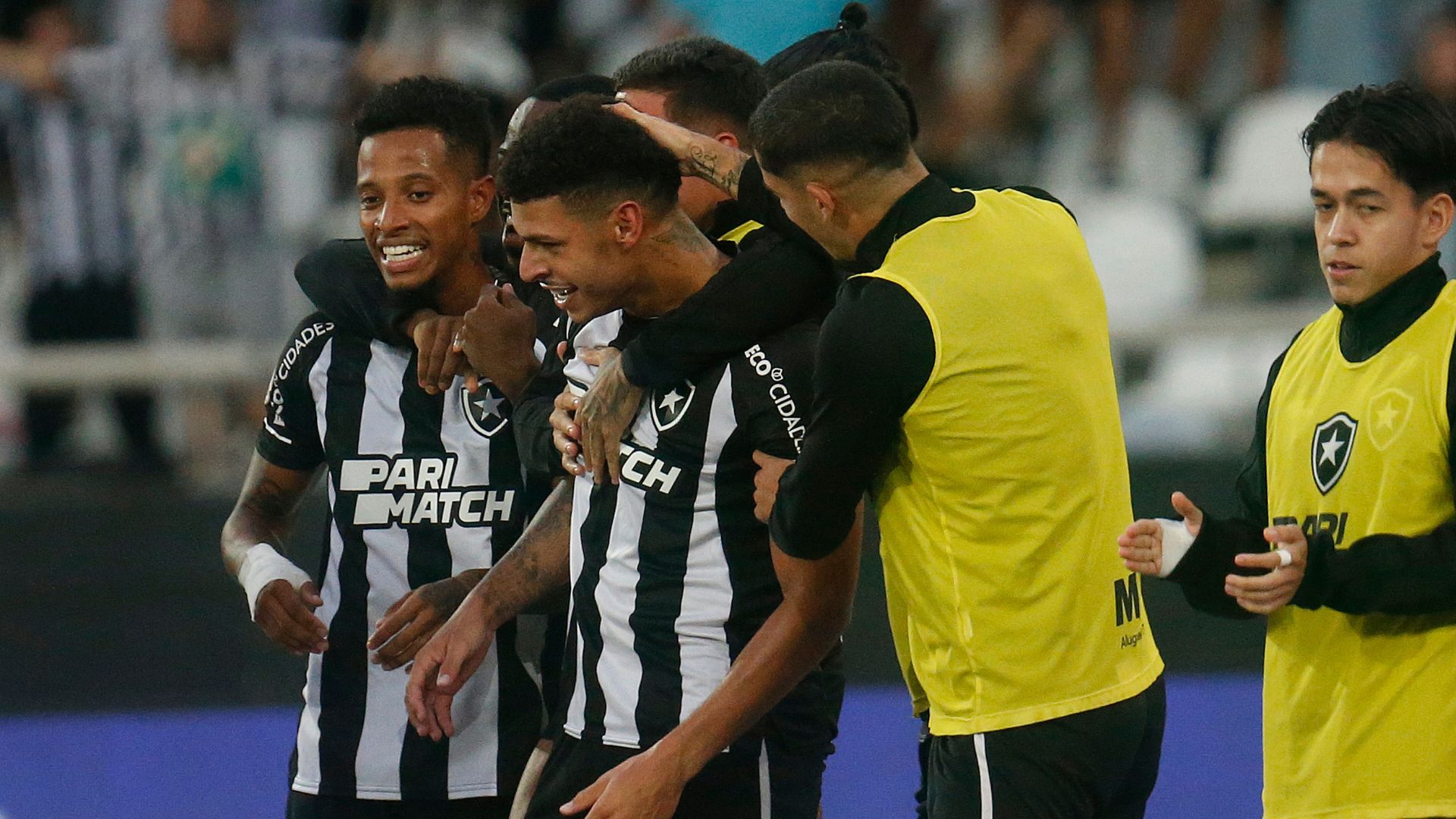 Luis Henrique comemora gol pelo Botafogo