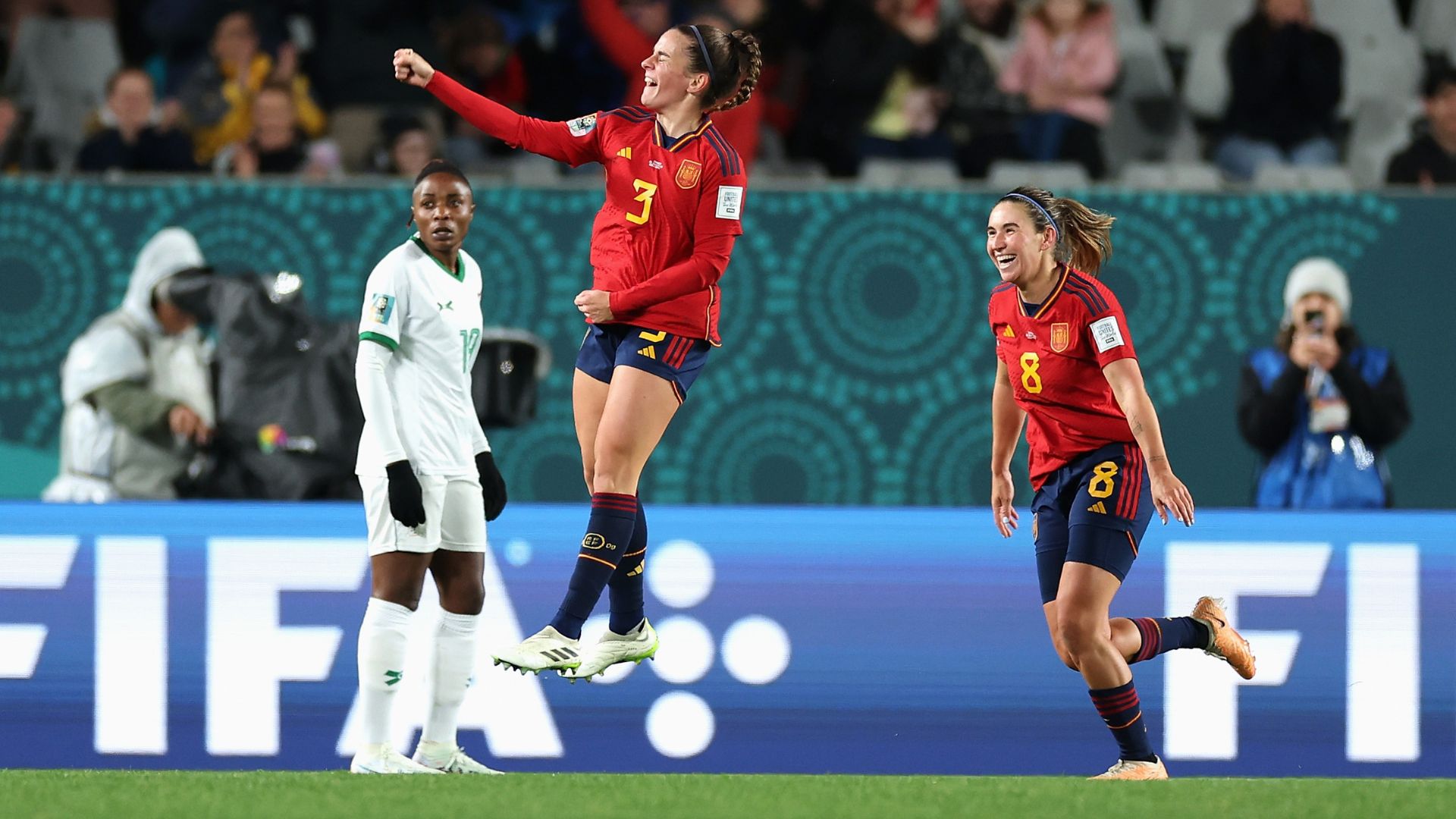 Teresa comemora gol pela Espanha