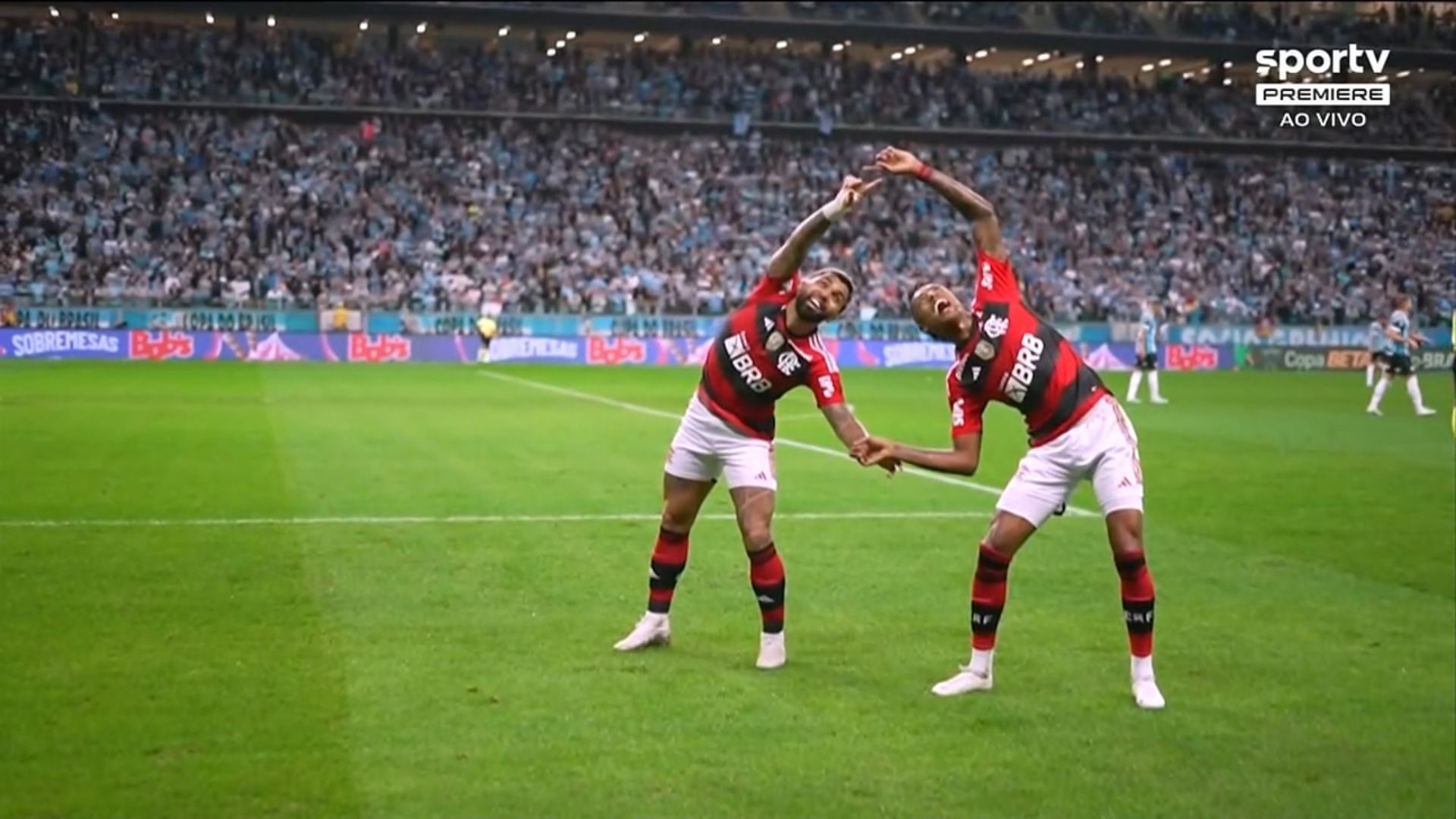 Bruno Henrique e Gabigol comemoram primeiro gol do Flamengo