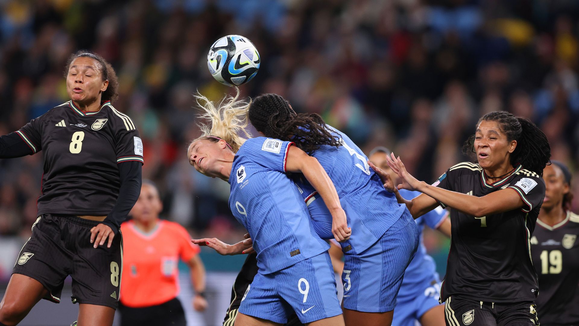 França e Jamaica em ação pela primeira rodada do Grupo F da Copa do Mundo Feminina