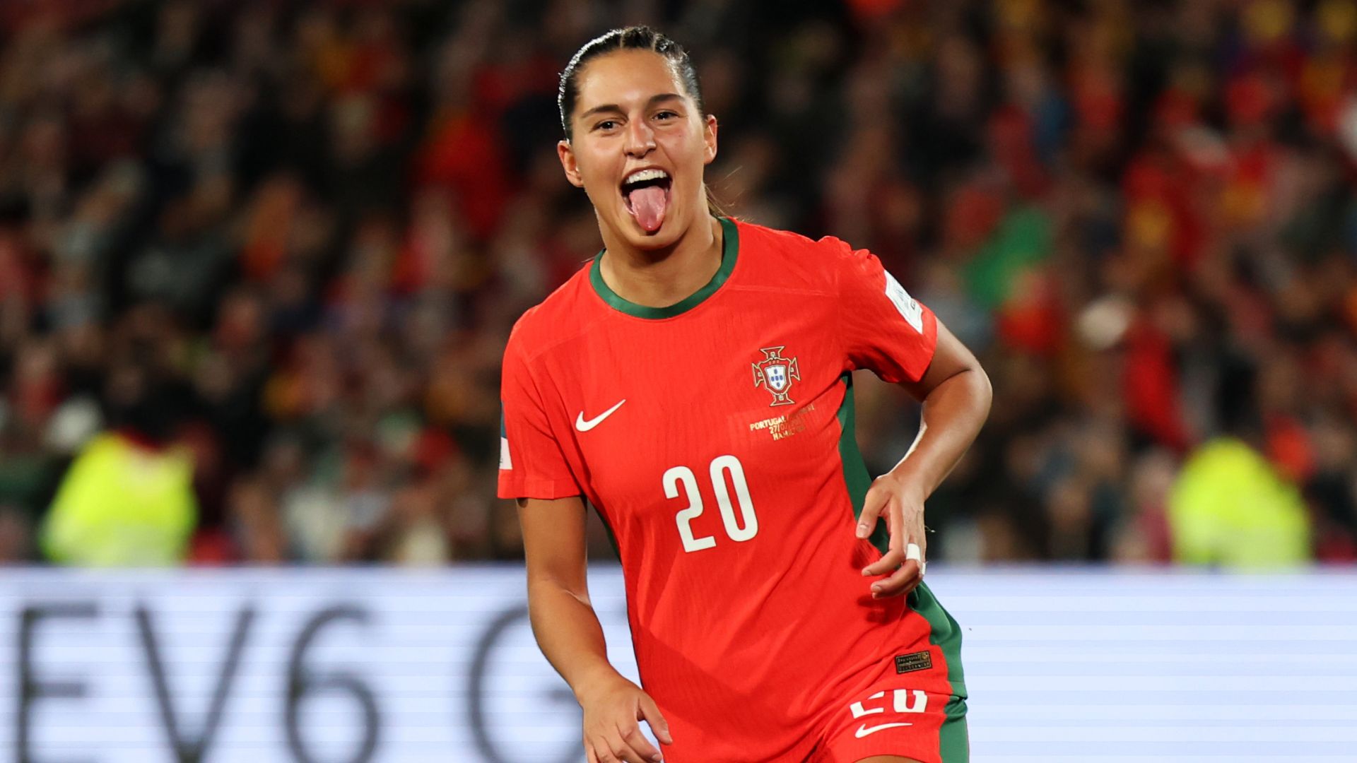 Kika Nazareth comemora gol por Portugal