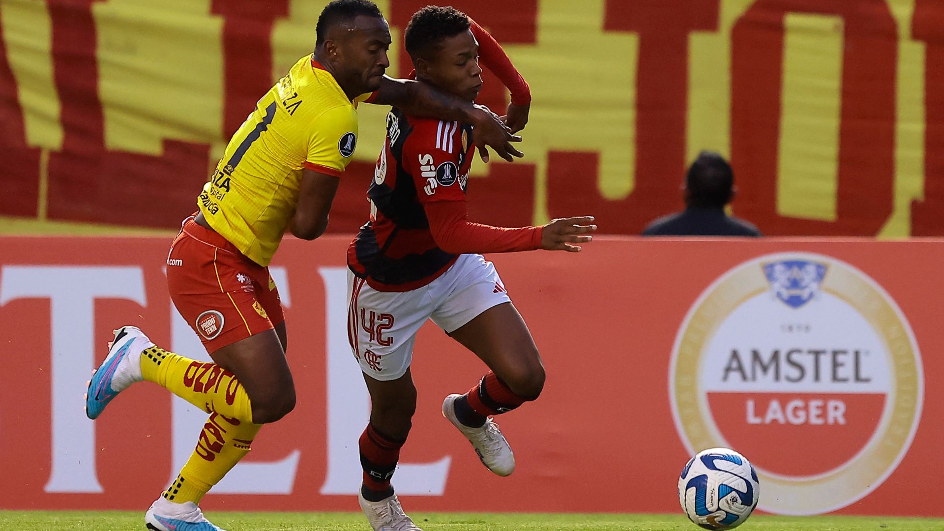 Matheus em ação pelo Flamengo